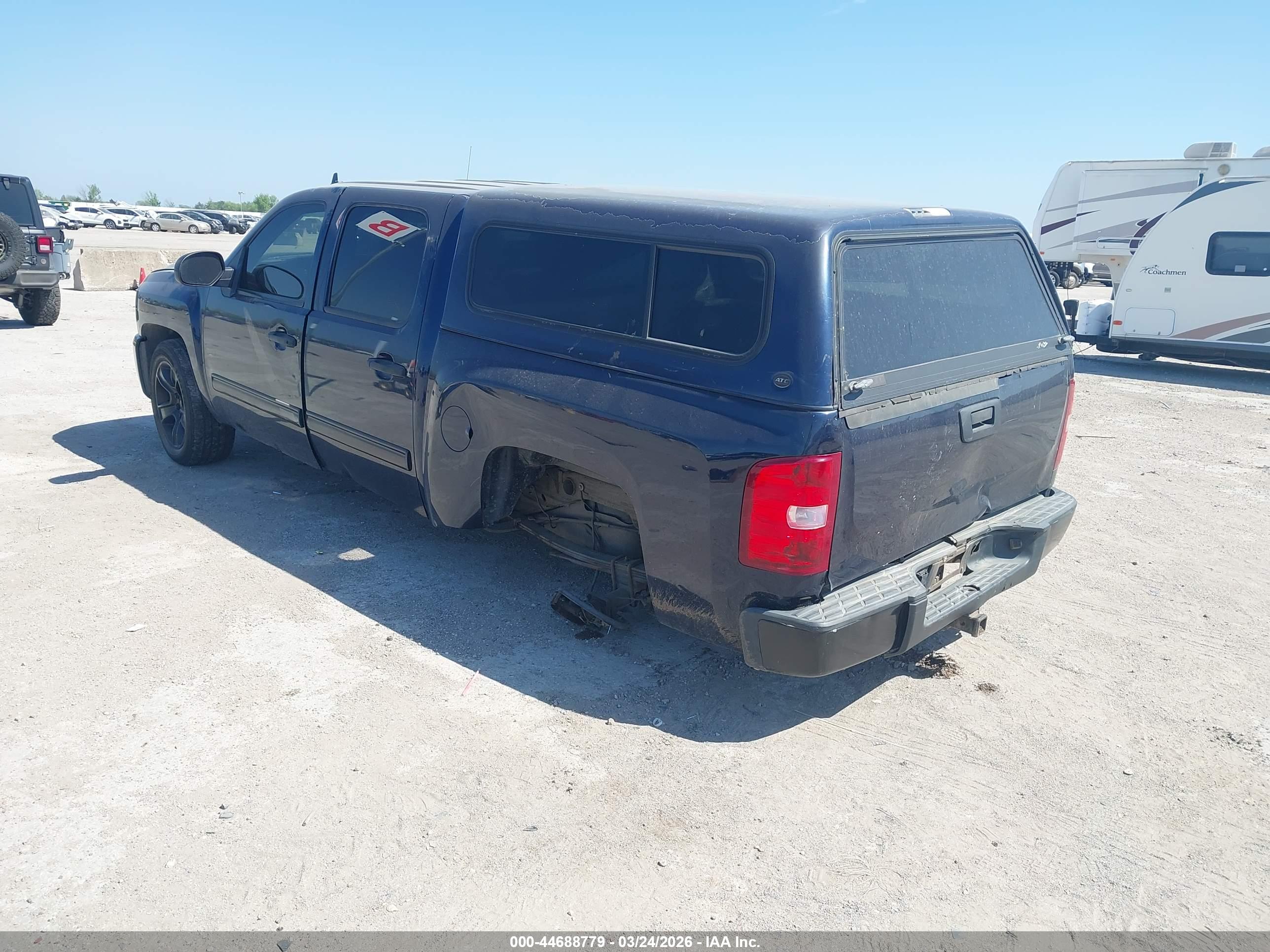 CHEVROLET SILVERADO image 3