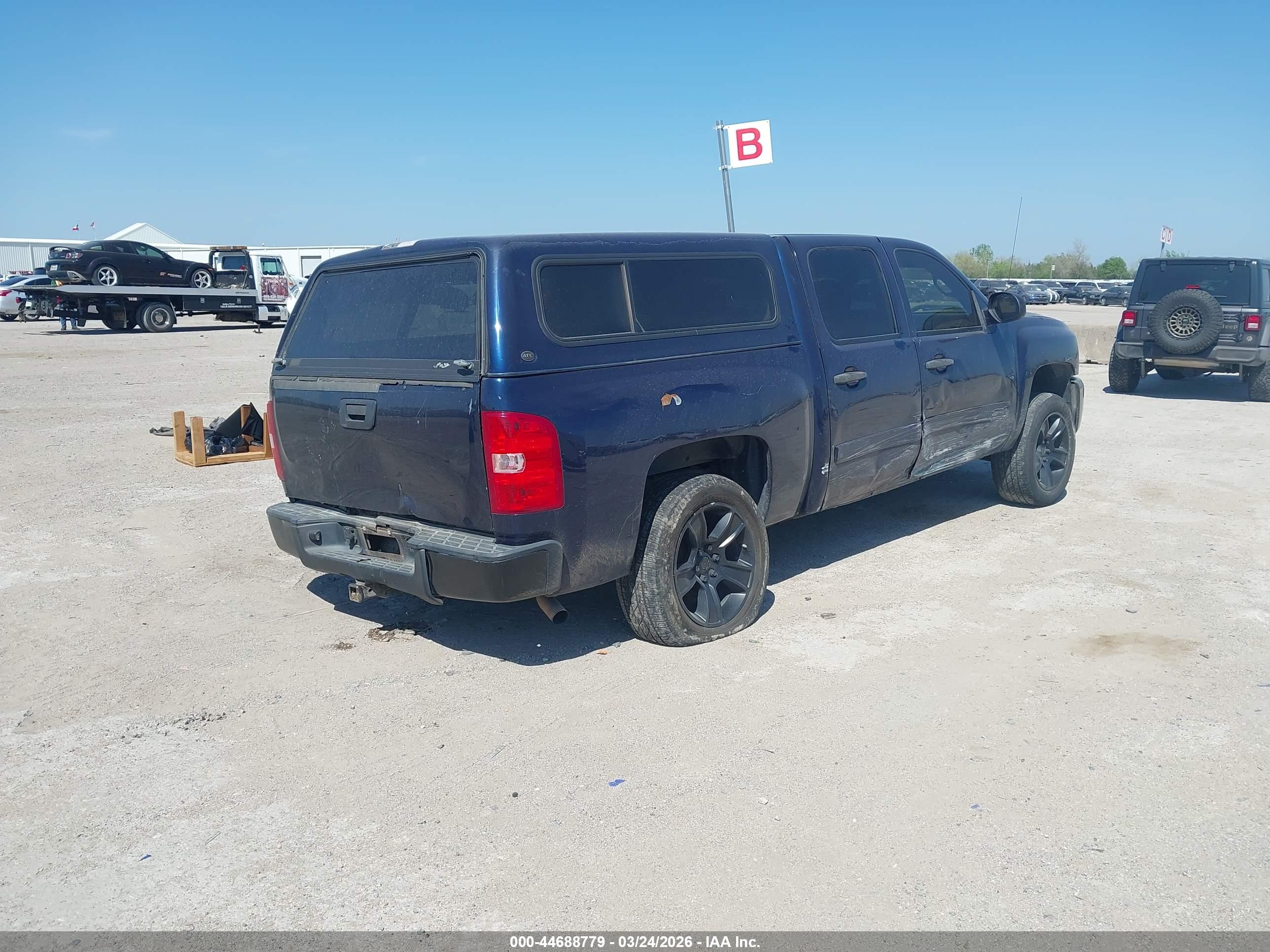 CHEVROLET SILVERADO image 4