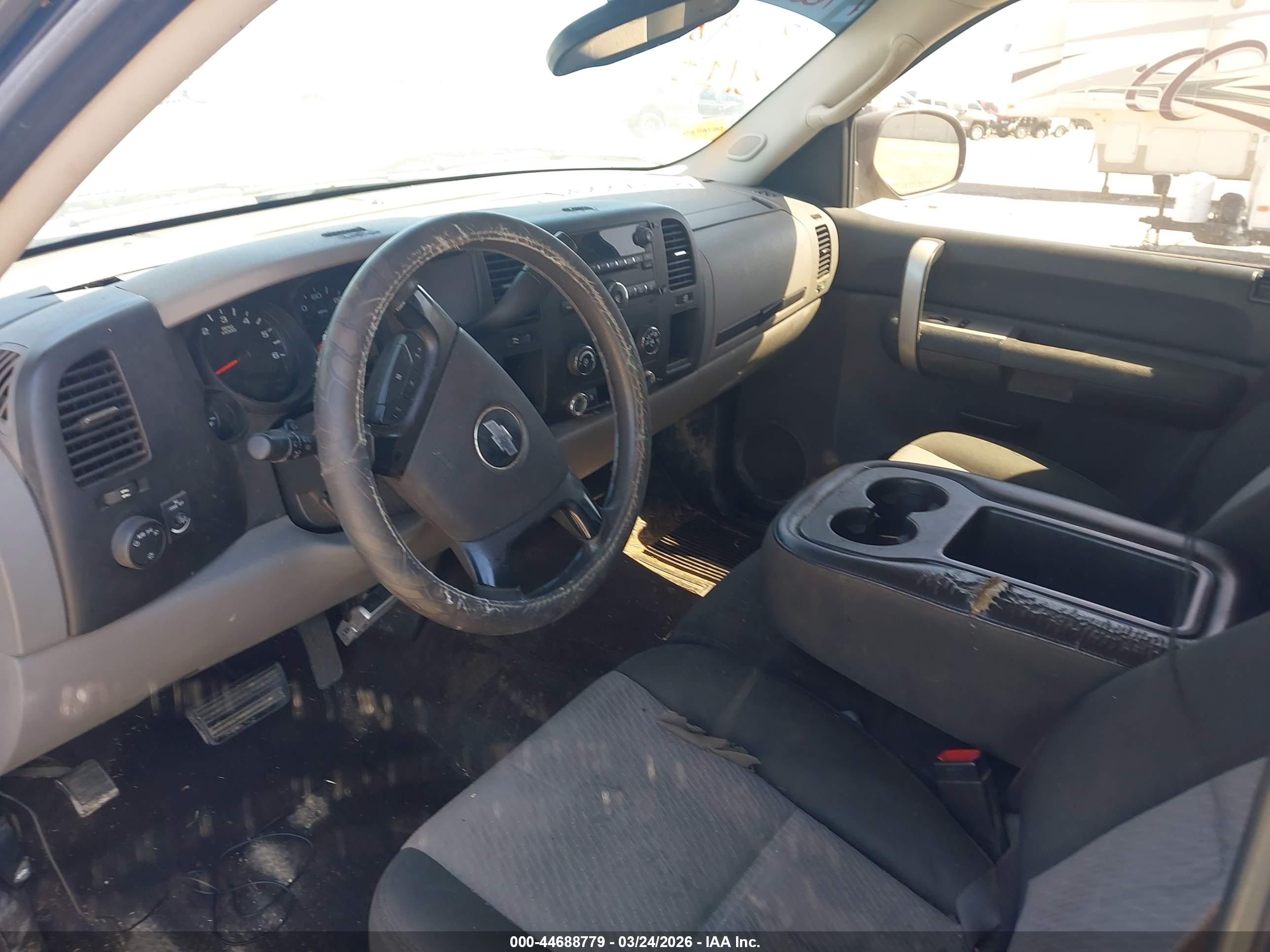 CHEVROLET SILVERADO image 5
