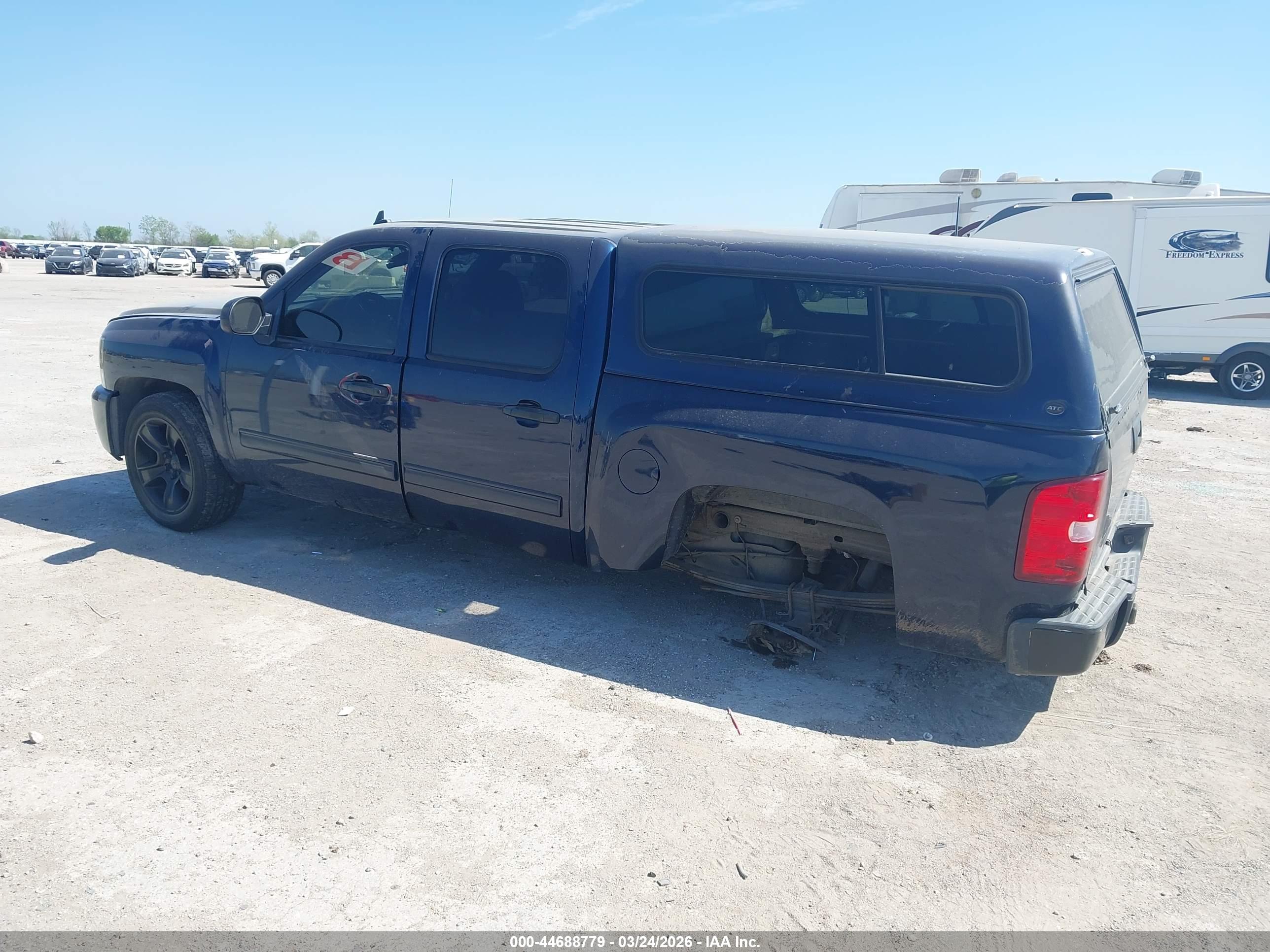 CHEVROLET SILVERADO image 6