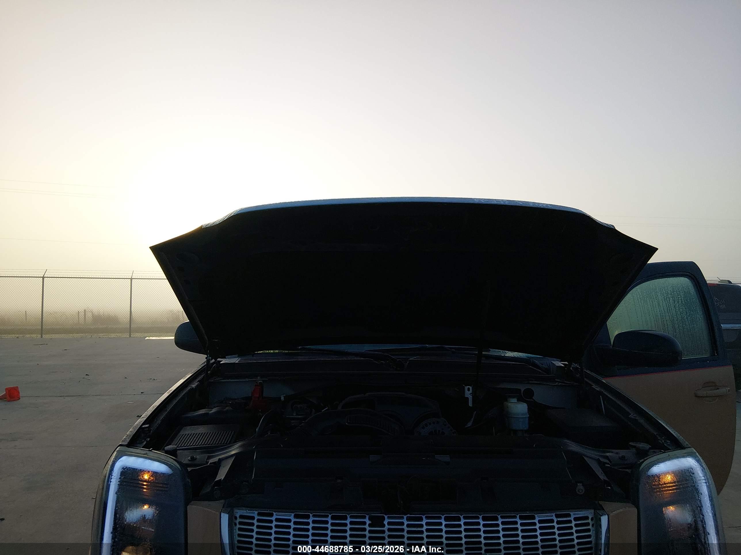 GMC YUKON image 10