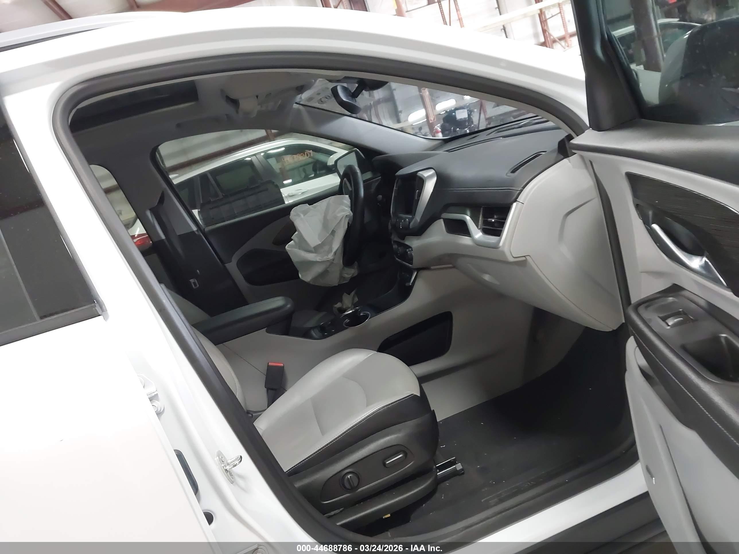 GMC TERRAIN image 5