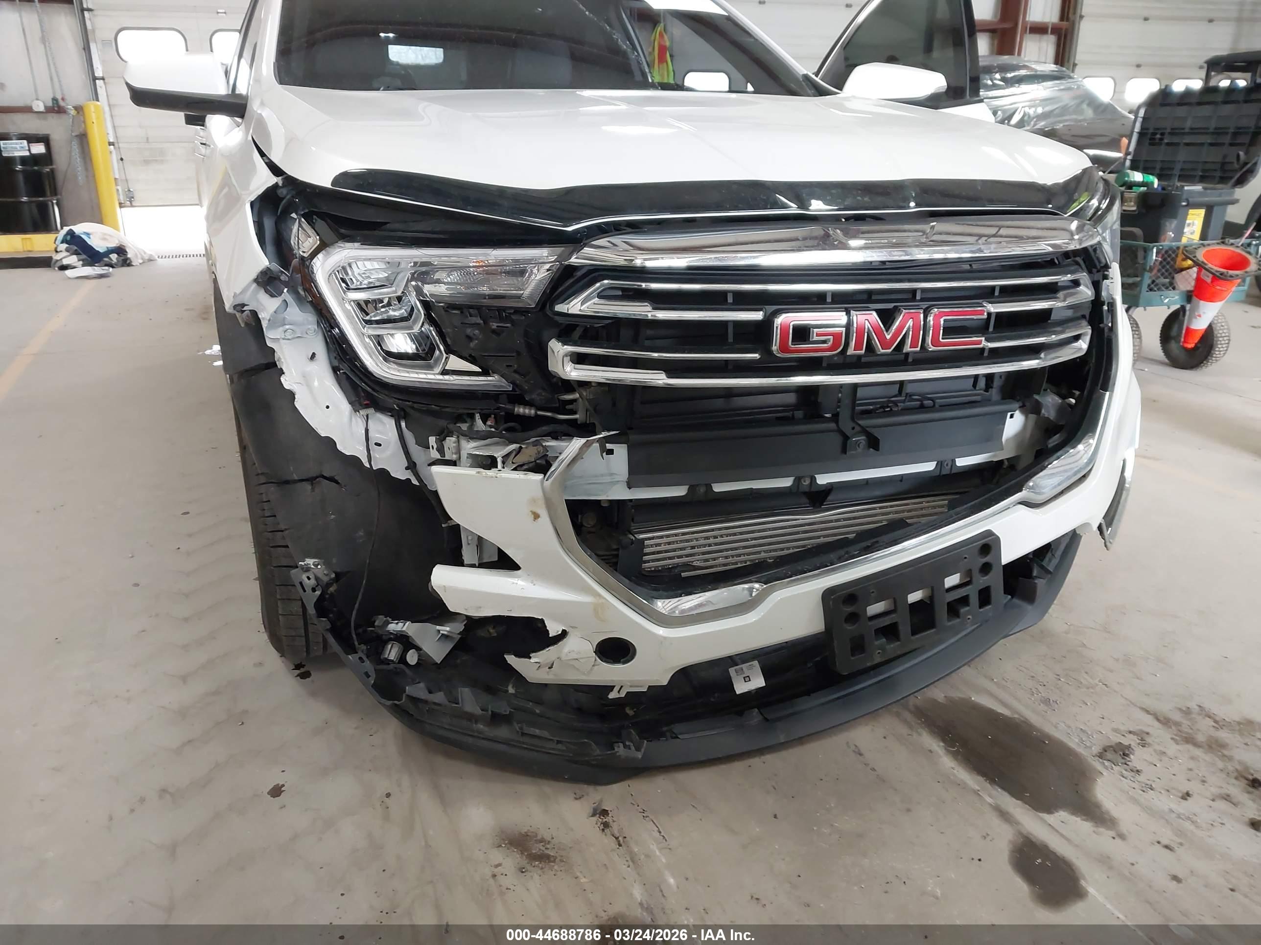 GMC TERRAIN image 6