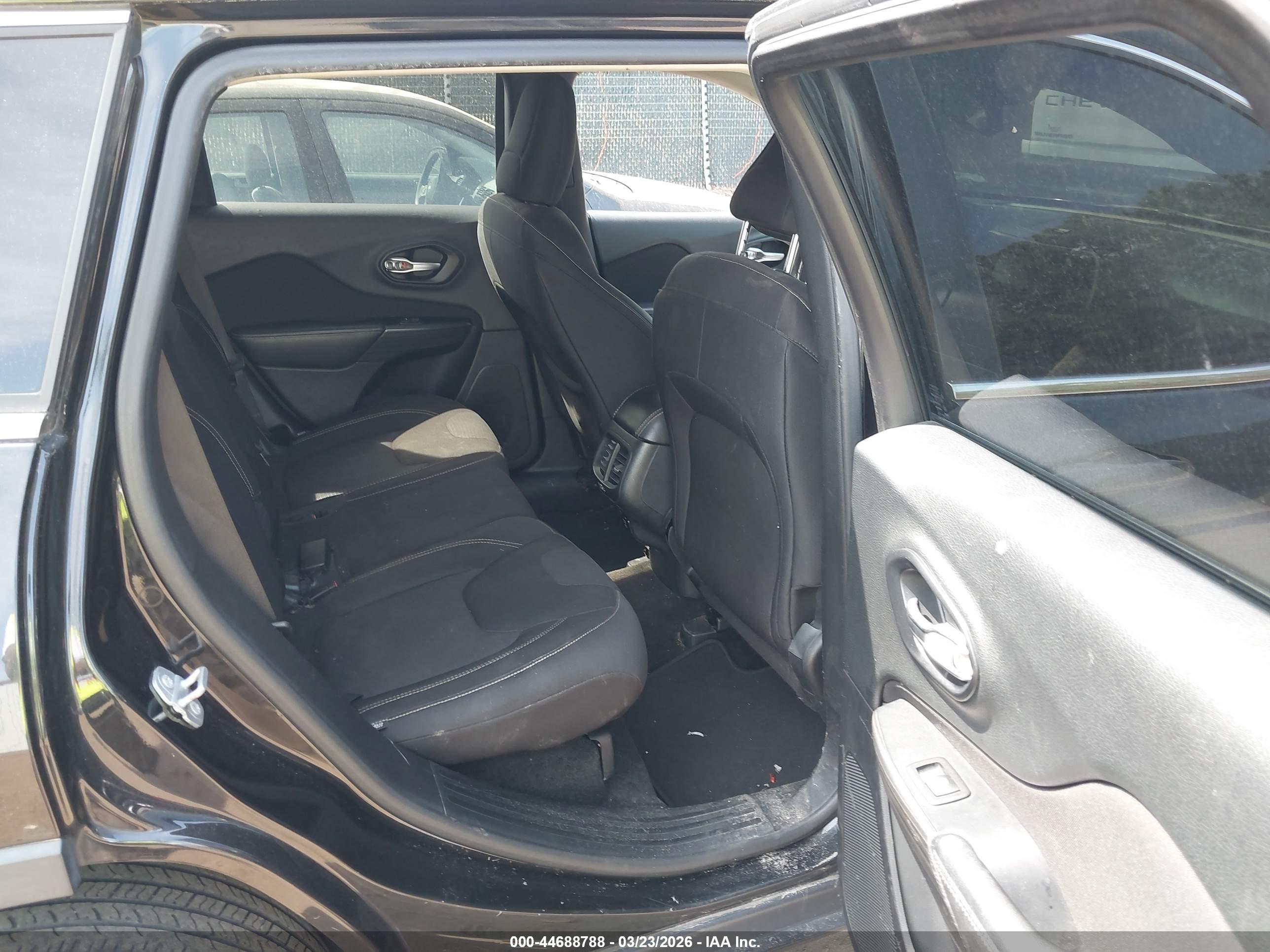 JEEP CHEROKEE image 8