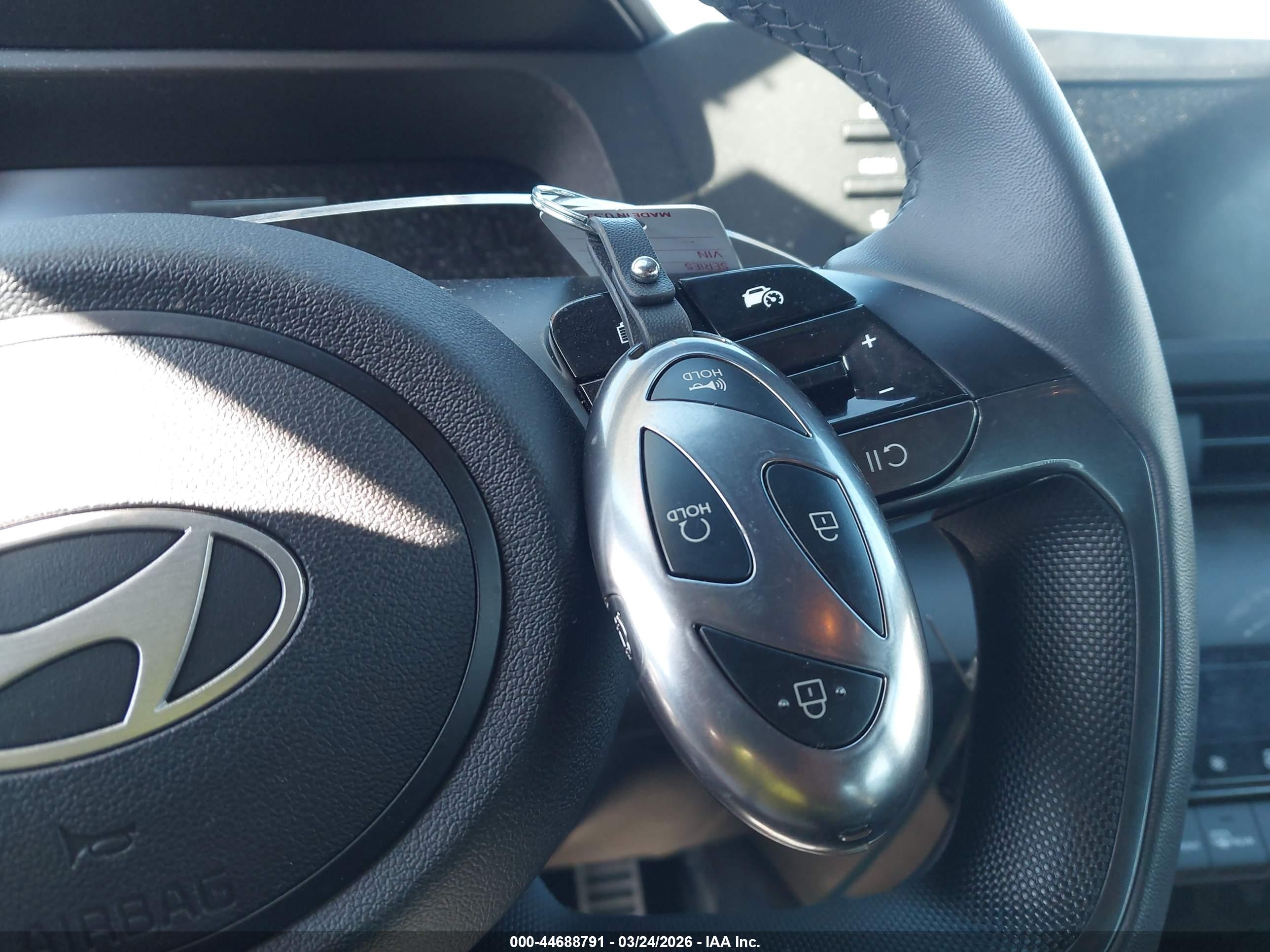 HYUNDAI ELANTRA image 11