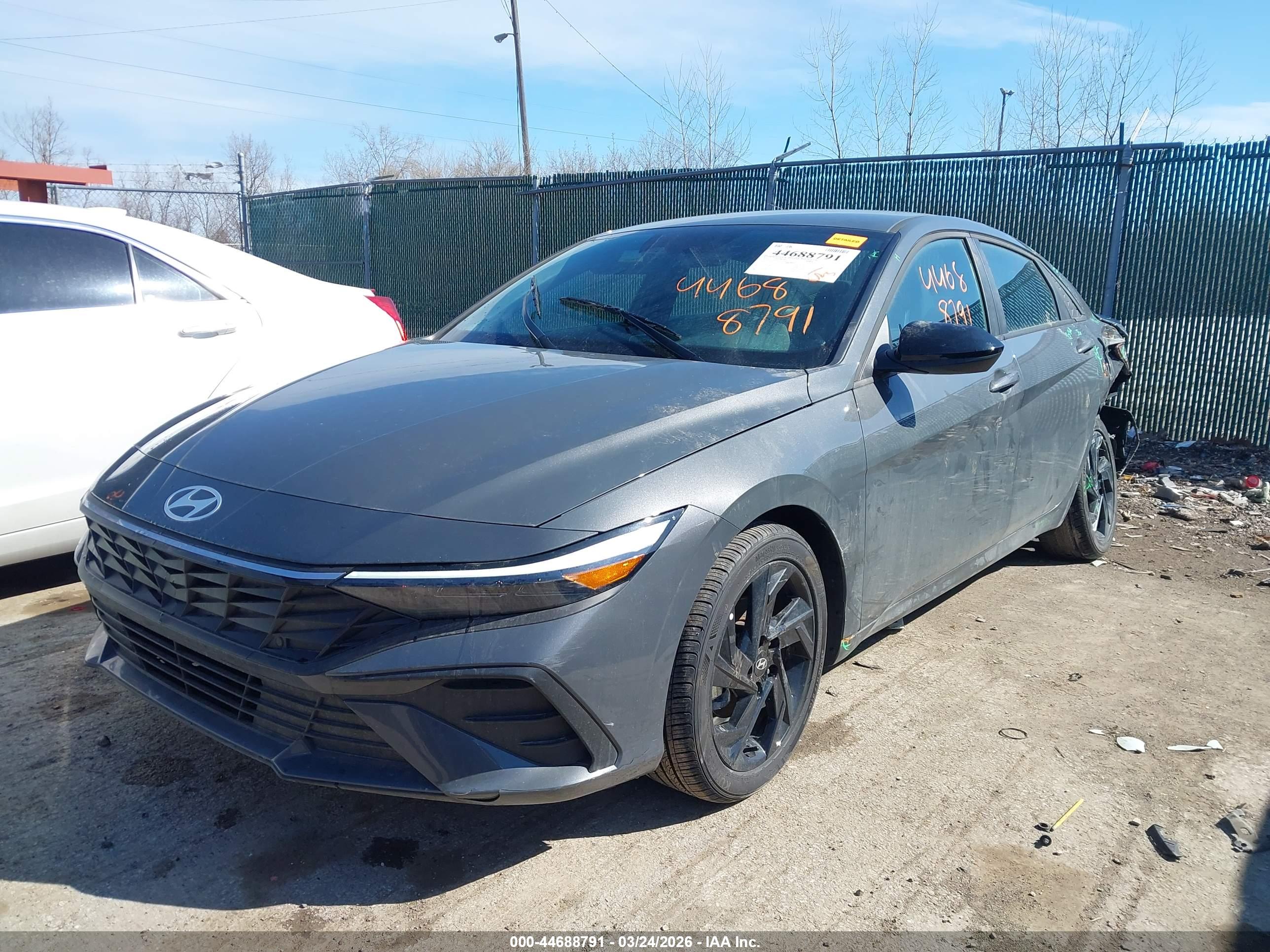 HYUNDAI ELANTRA image 2