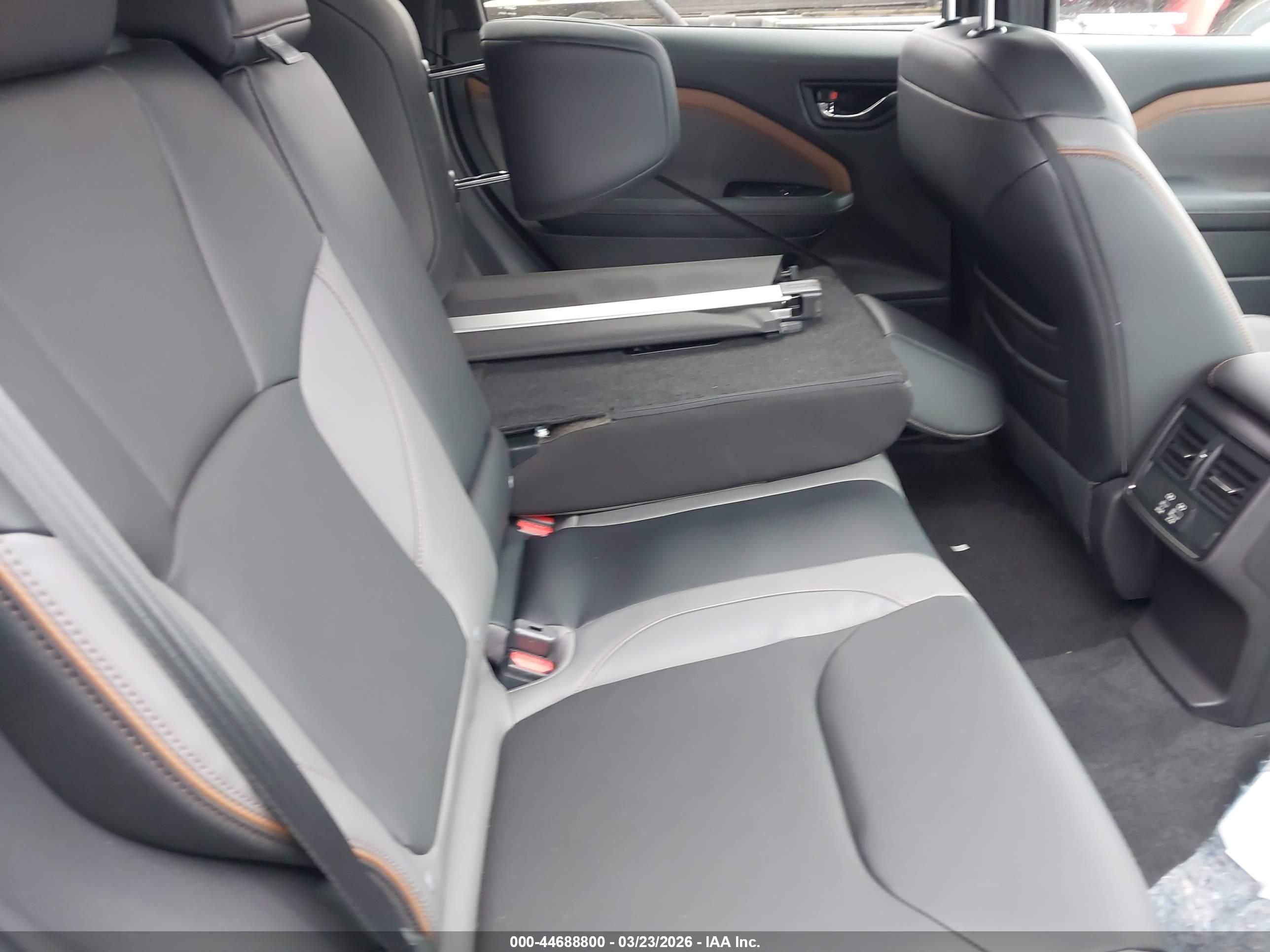 SUBARU FORESTER image 8