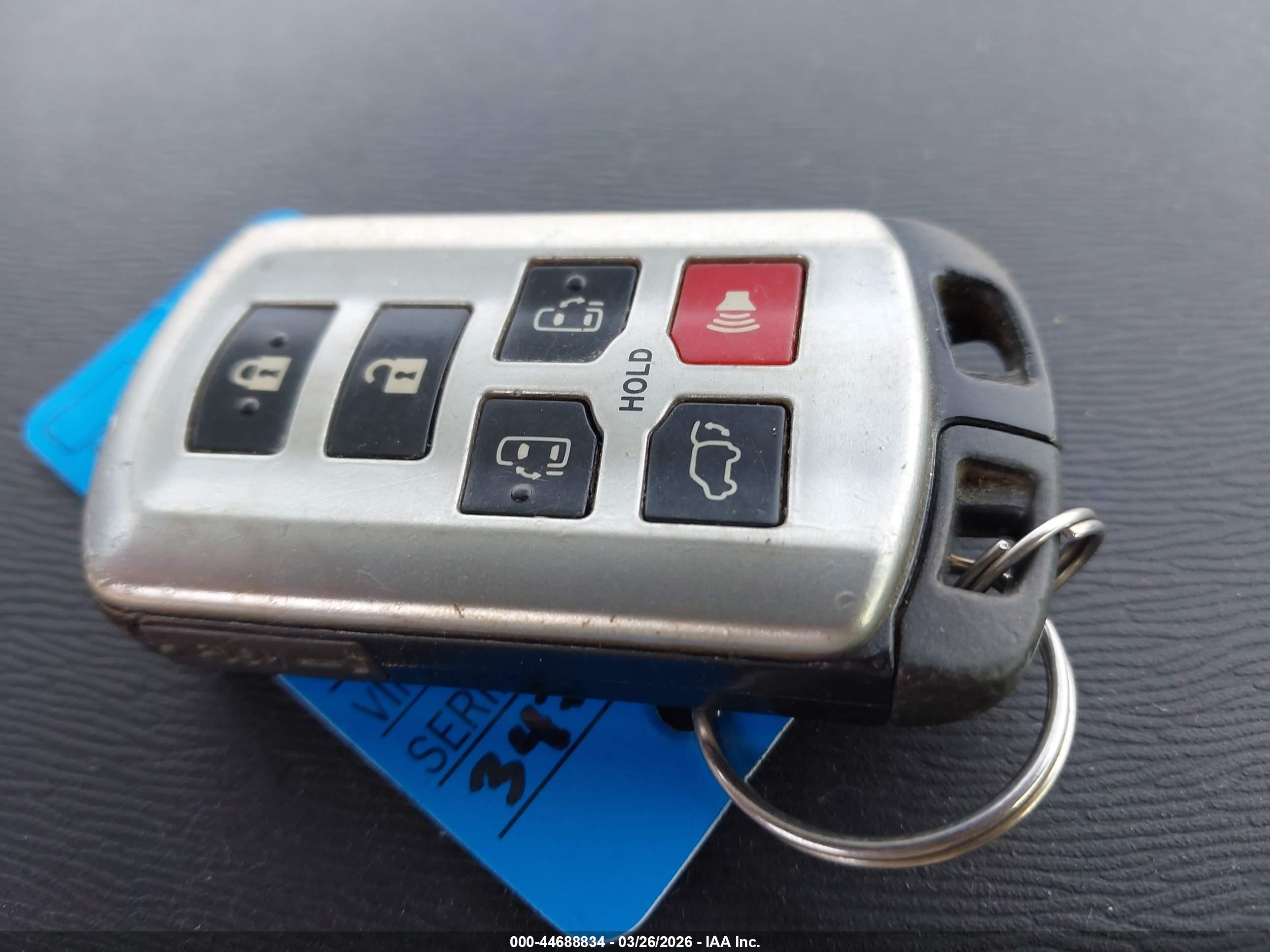 TOYOTA SIENNA image 11