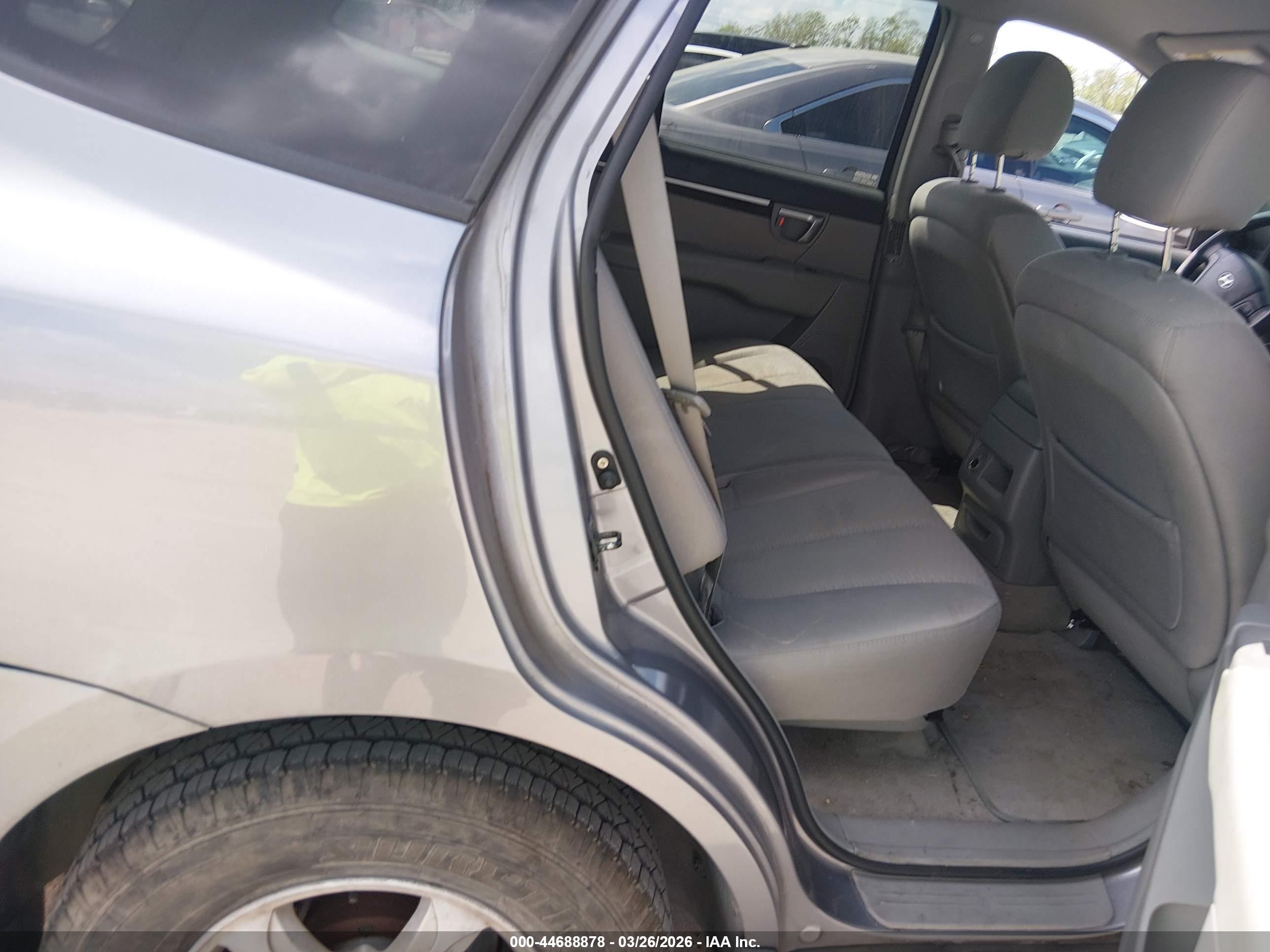 HYUNDAI SANTA image 8