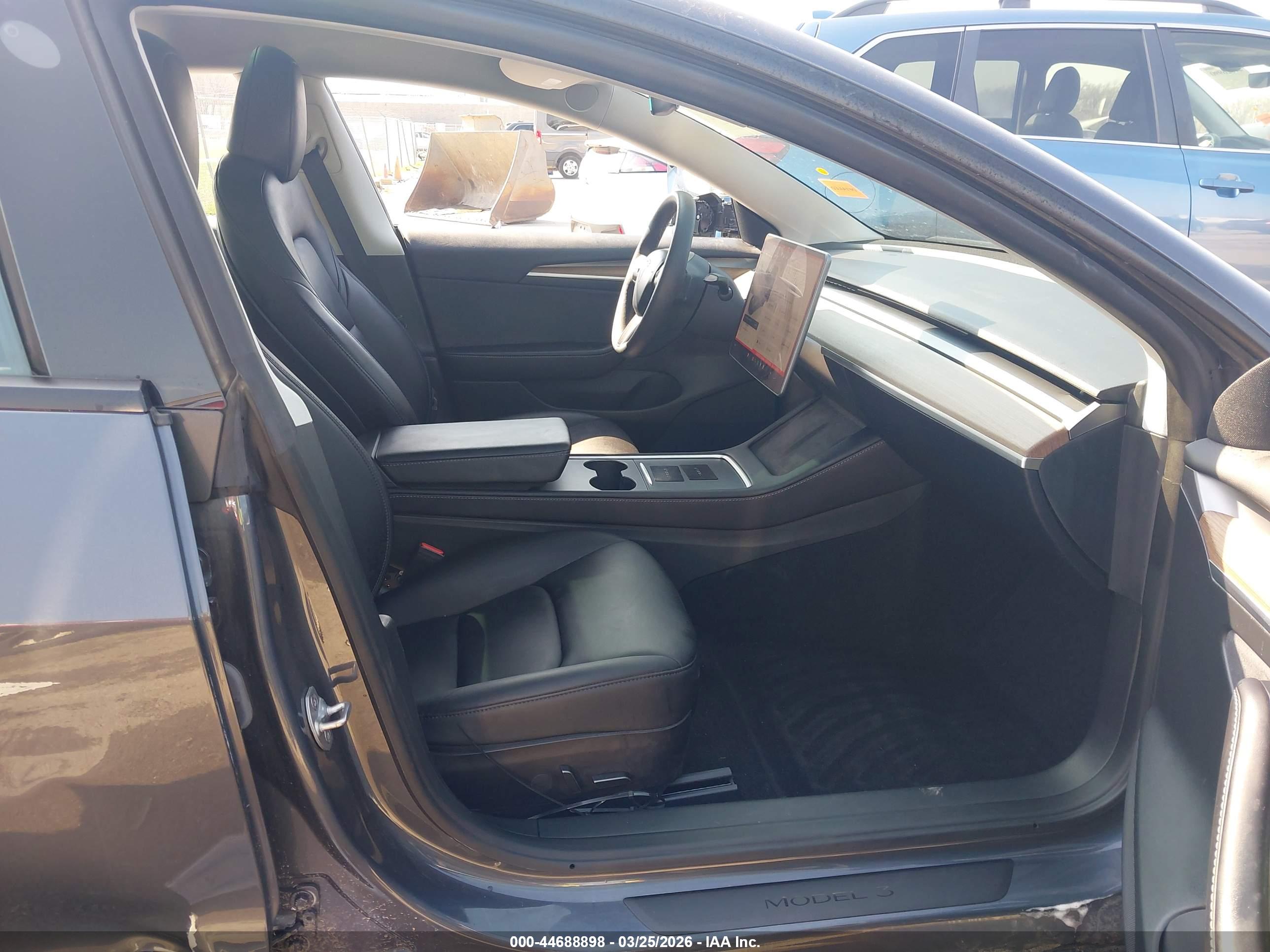 TESLA MODEL image 5