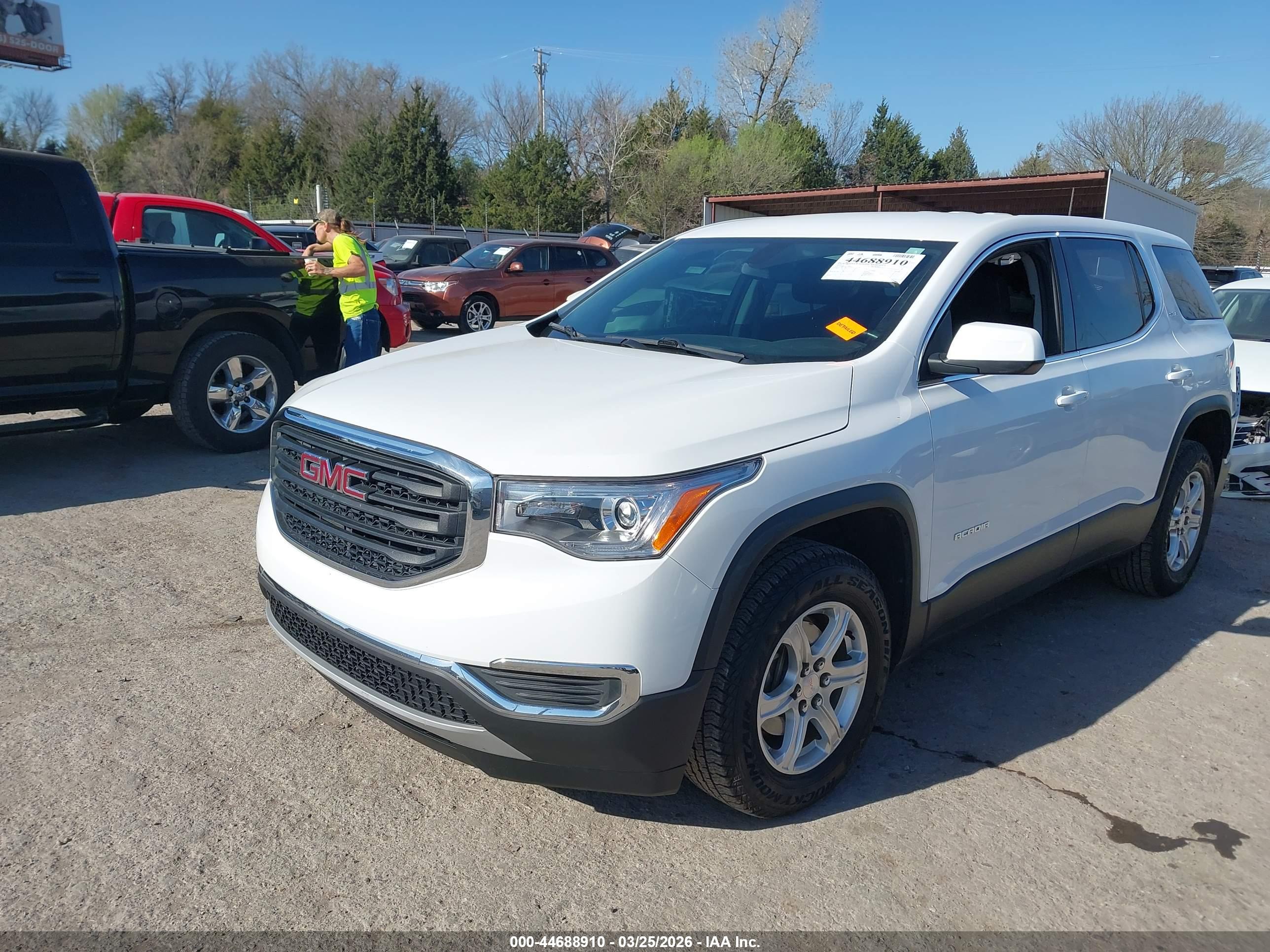 GMC ACADIA image 2