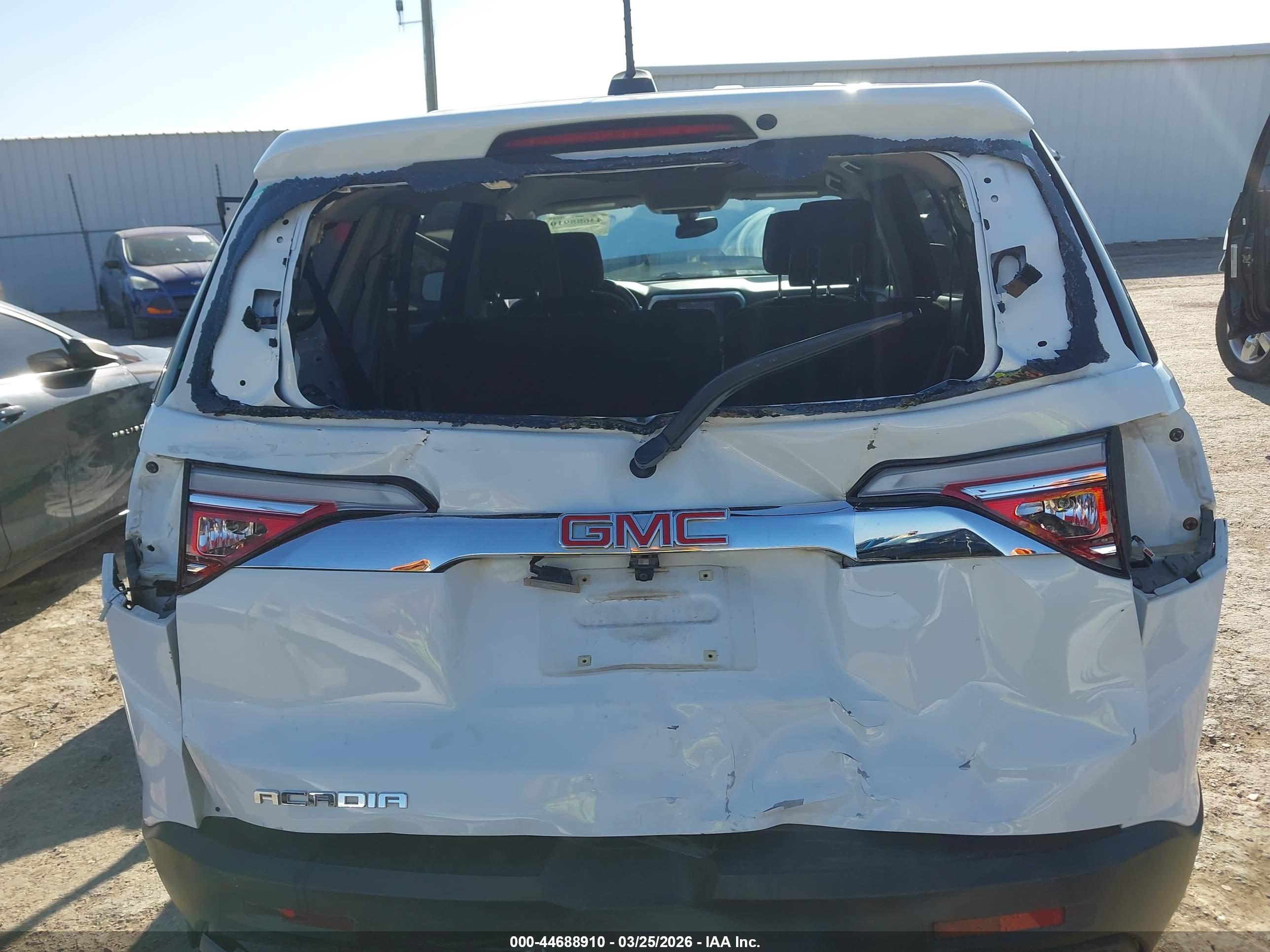 GMC ACADIA image 6
