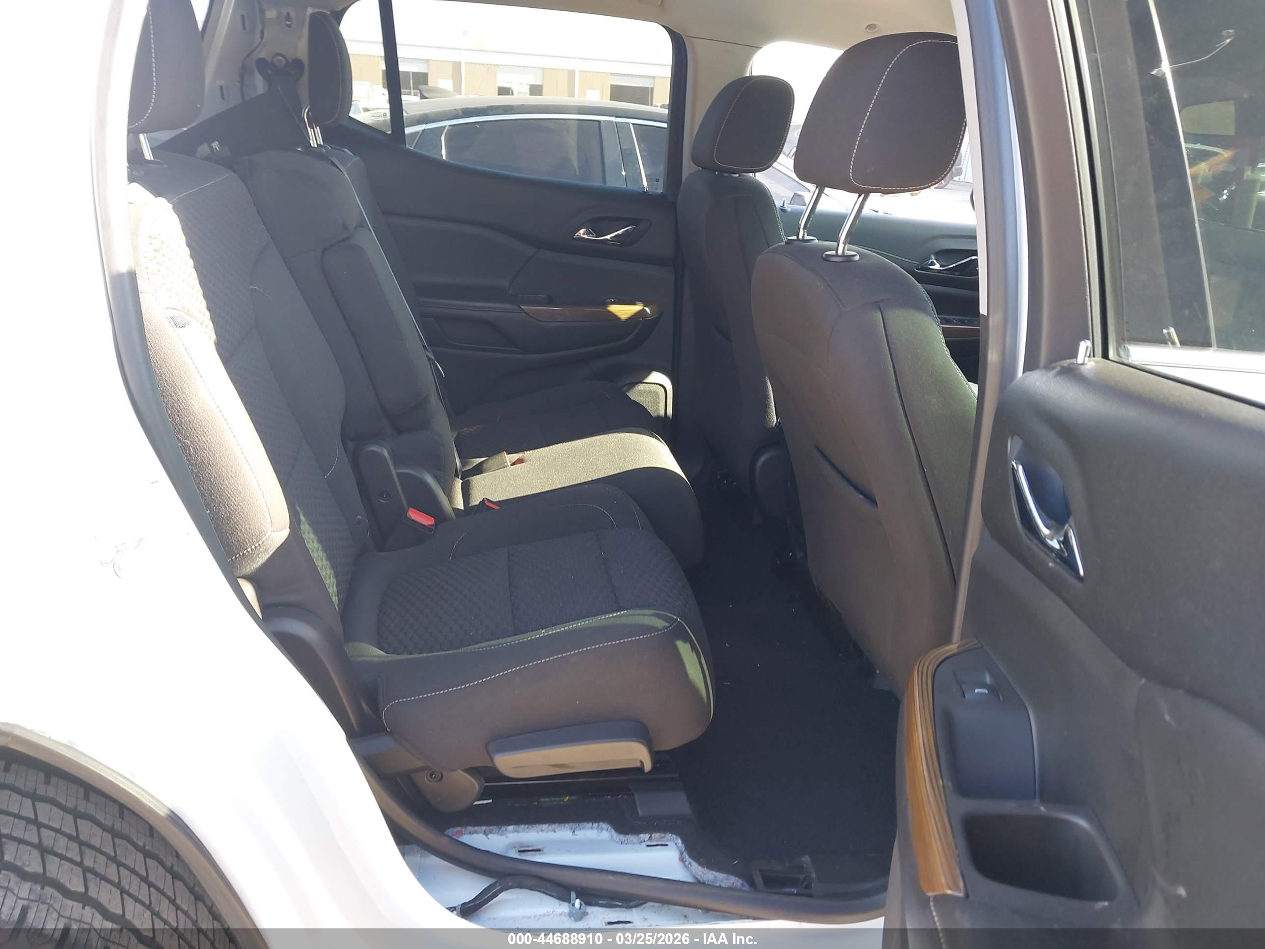 GMC ACADIA image 8