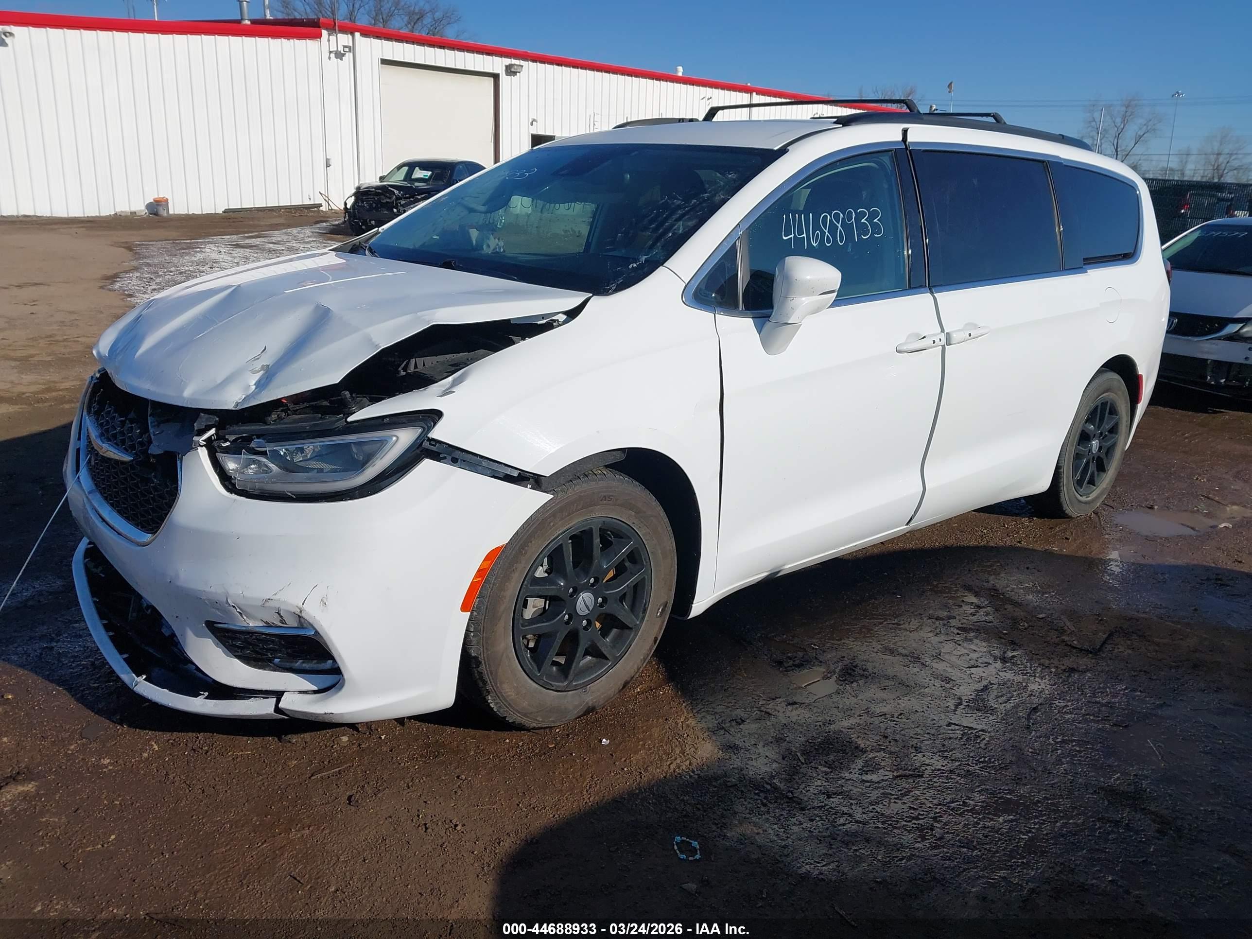 CHRYSLER PACIFICA image 2