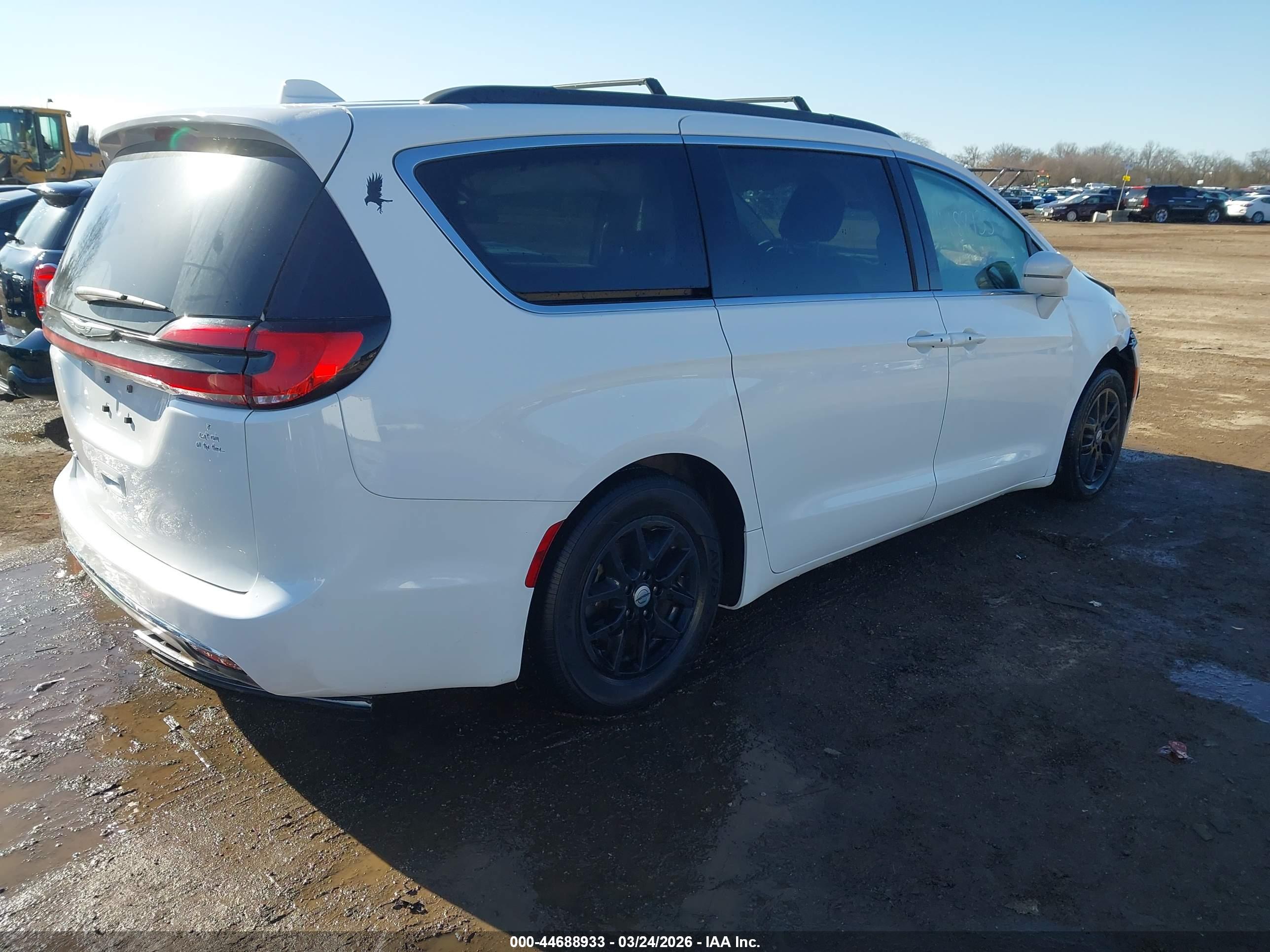 CHRYSLER PACIFICA image 4