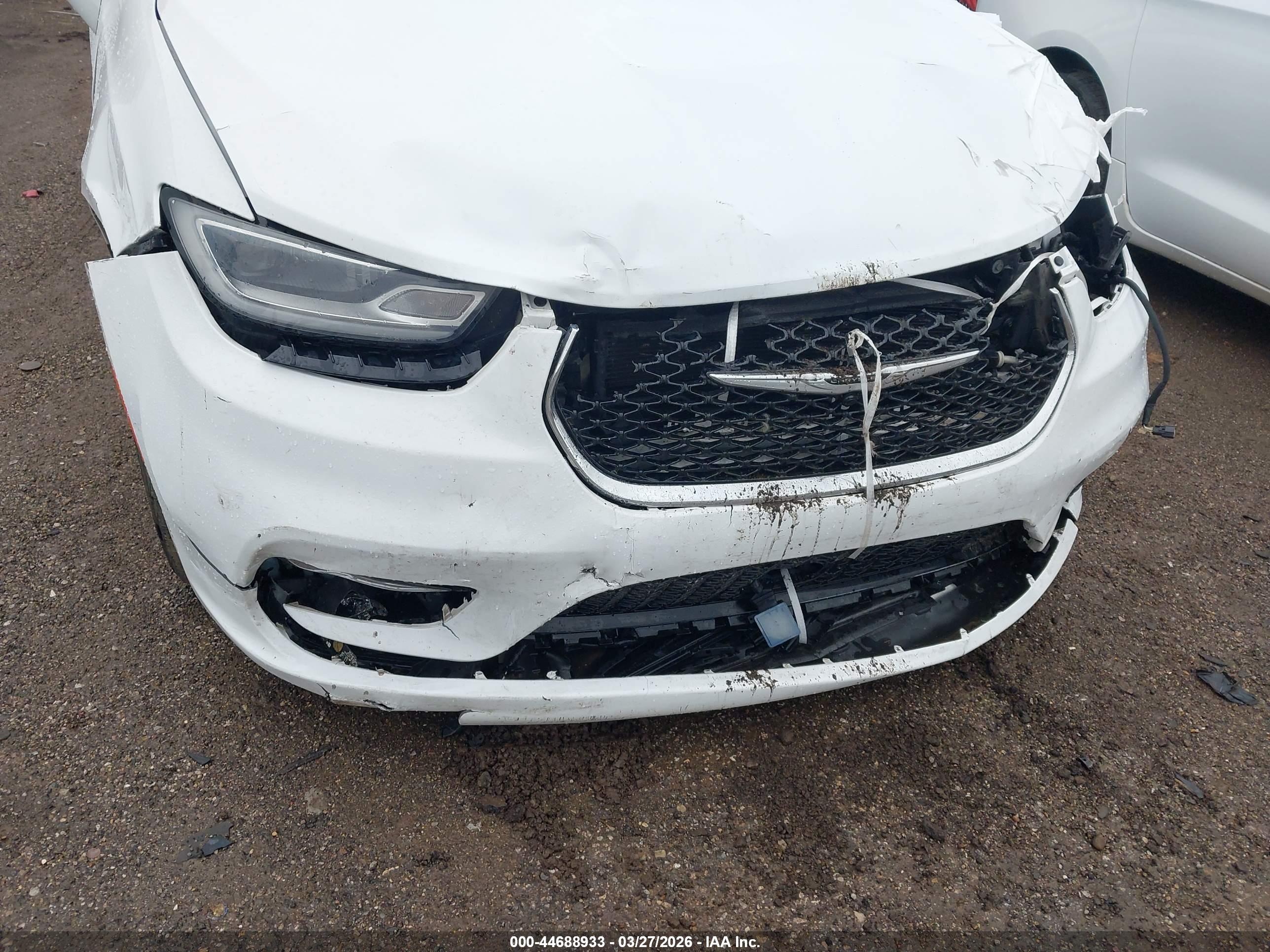 CHRYSLER PACIFICA image 6