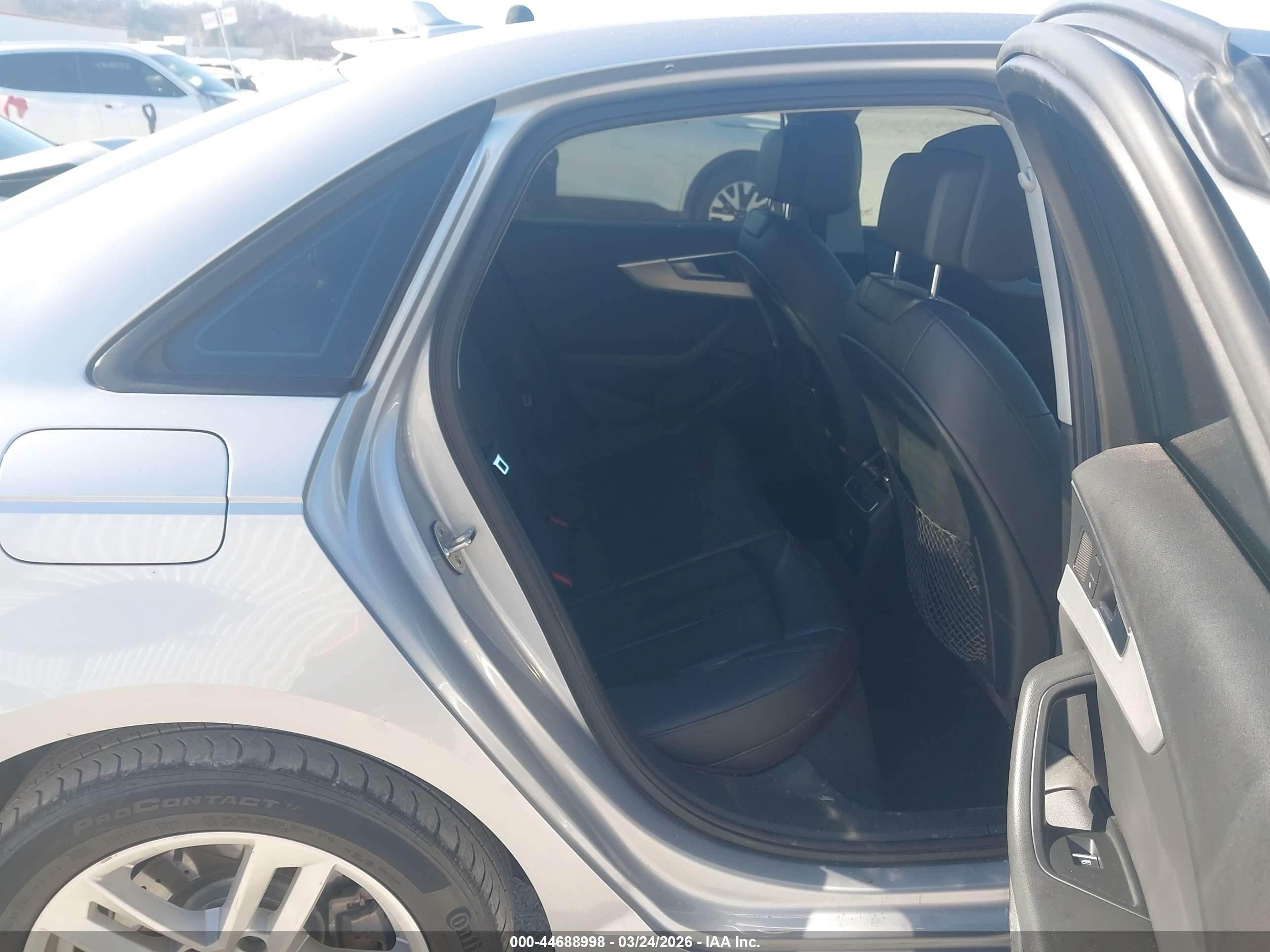 AUDI A4 image 8