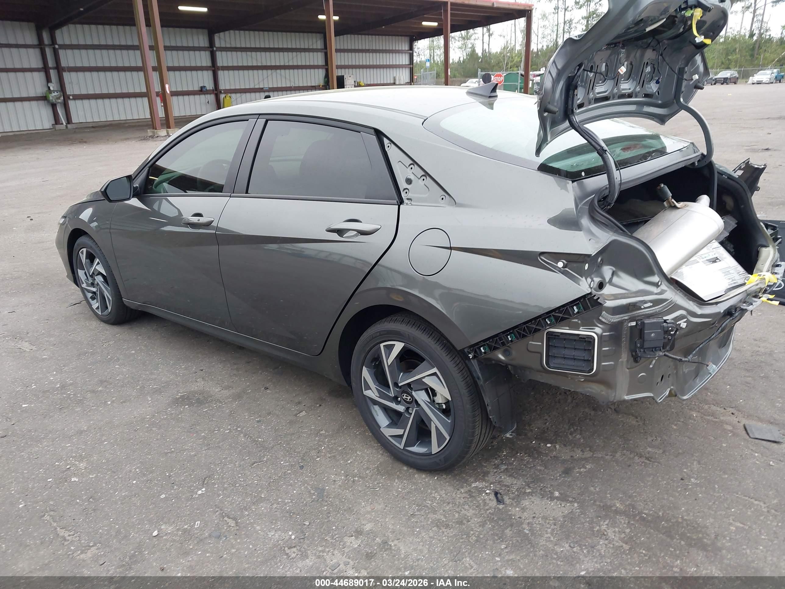 HYUNDAI ELANTRA image 3
