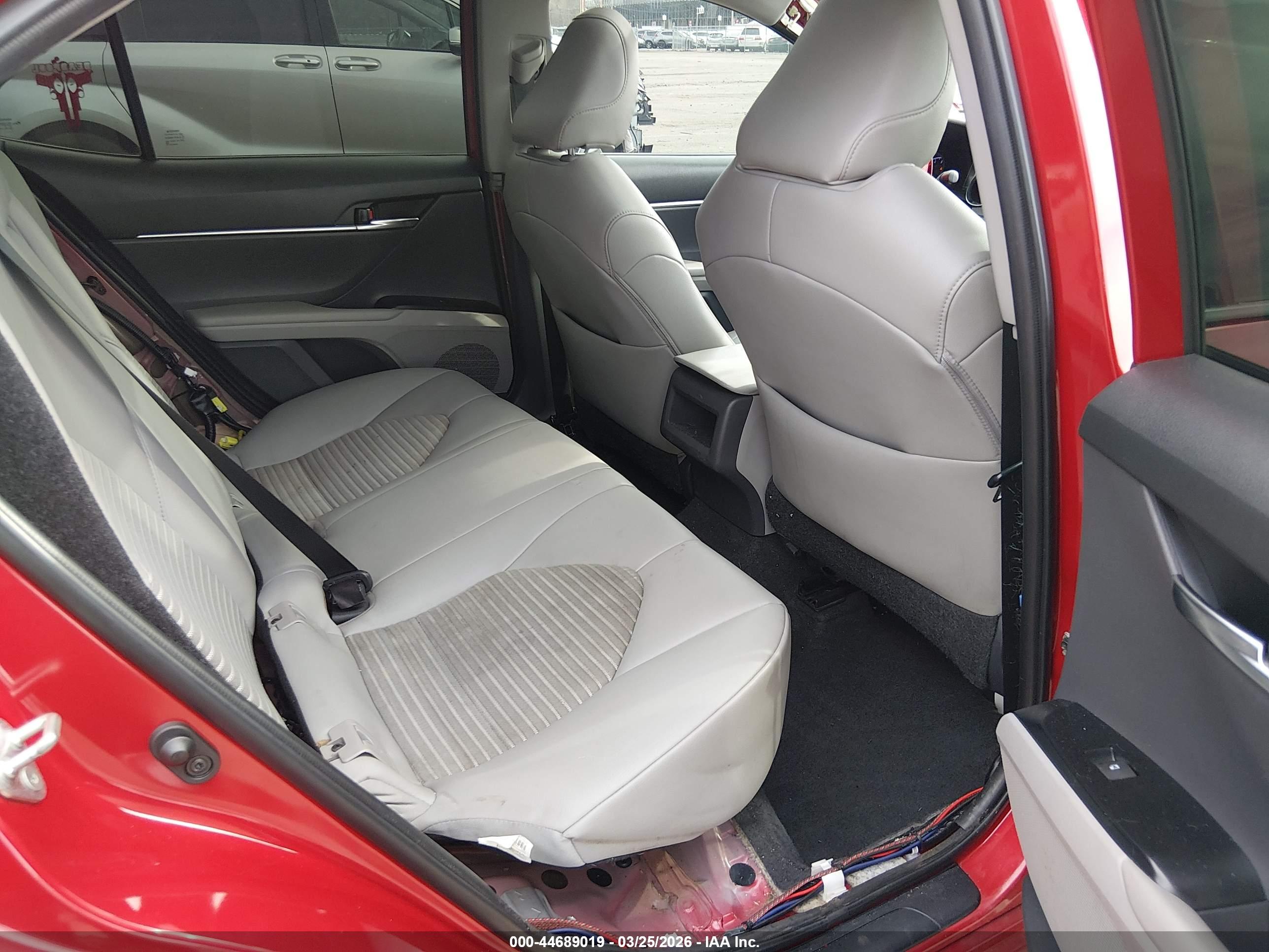 TOYOTA CAMRY image 8