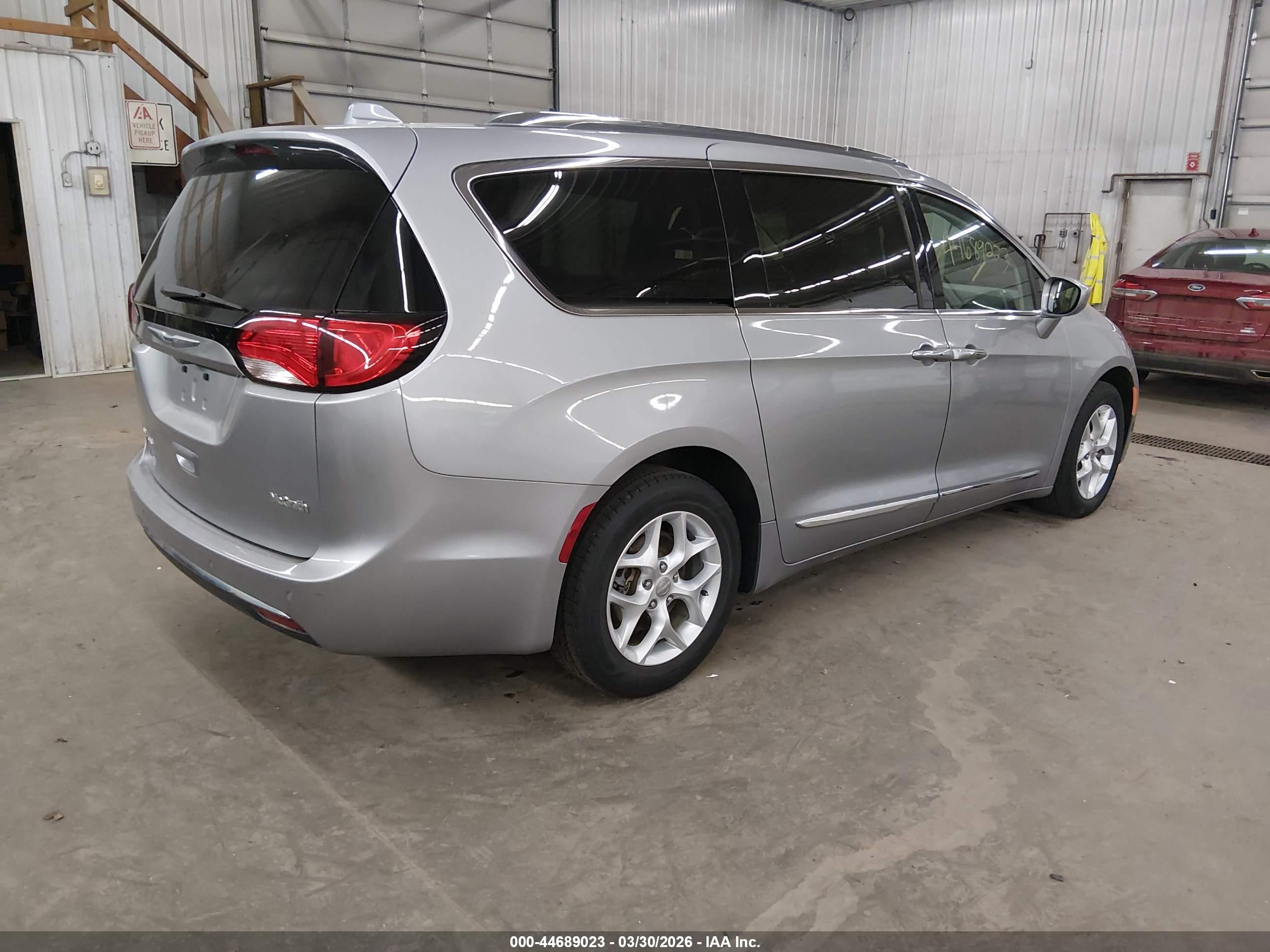 CHRYSLER PACIFICA image 4