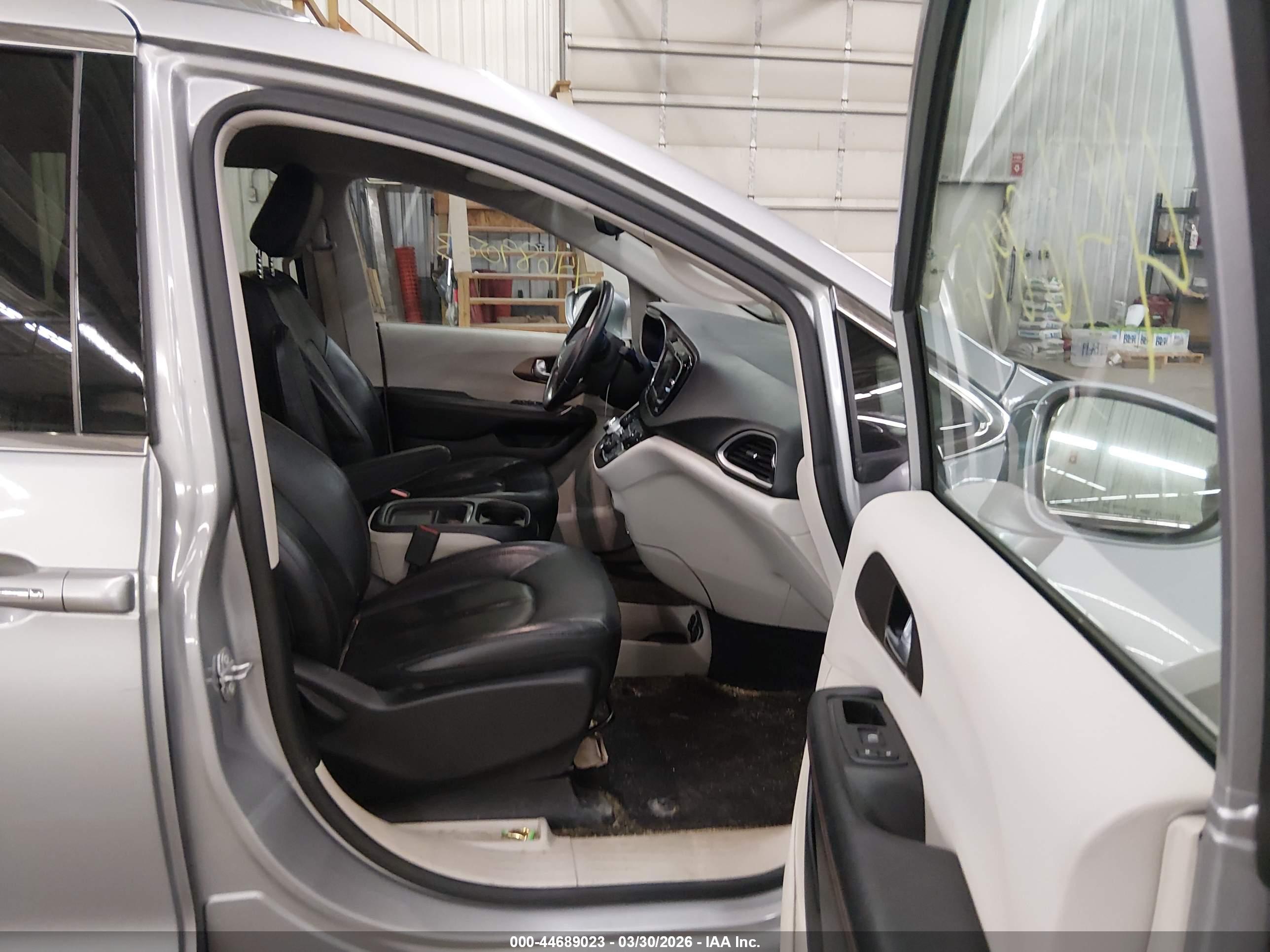 CHRYSLER PACIFICA image 5