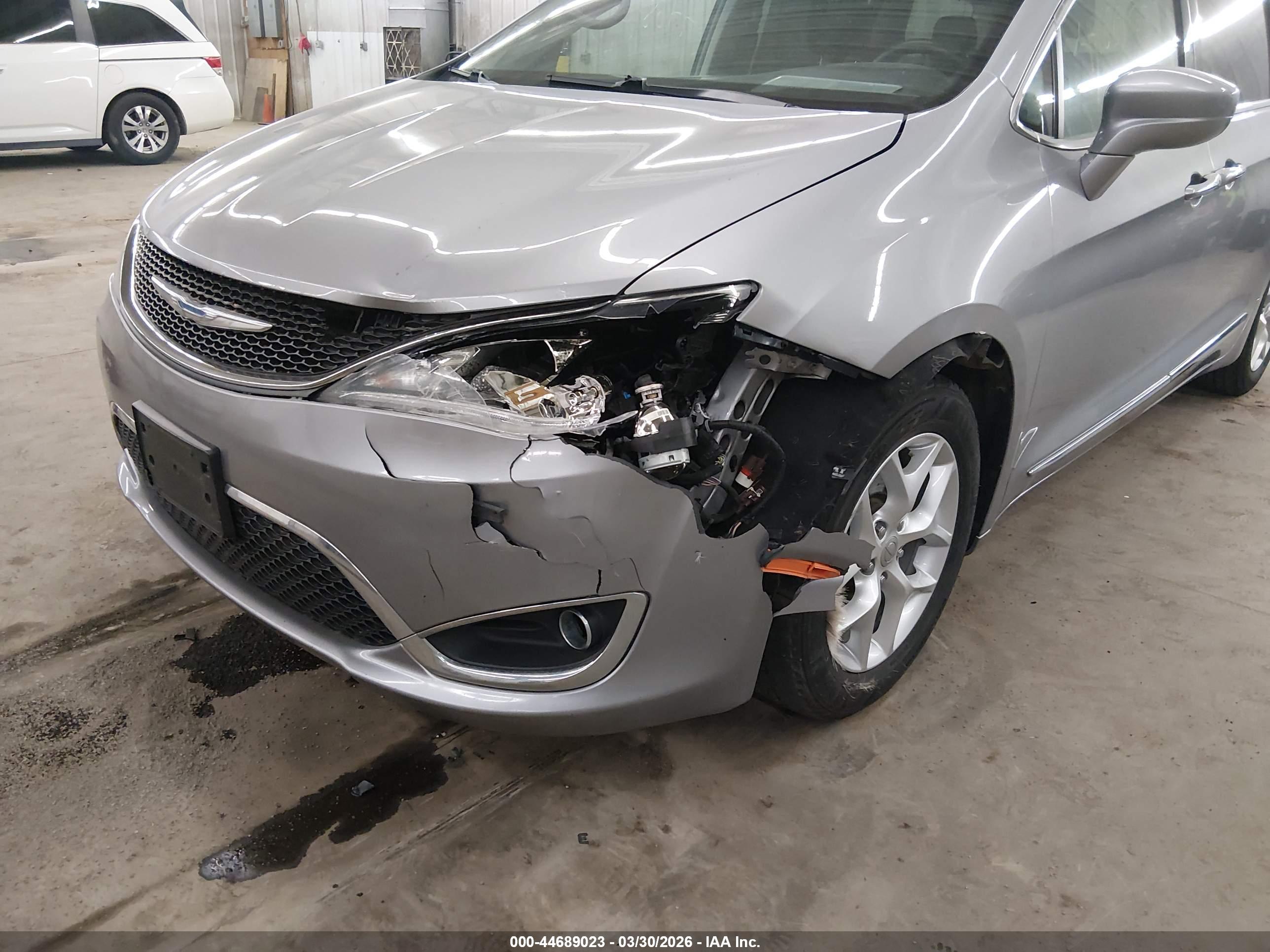 CHRYSLER PACIFICA image 6