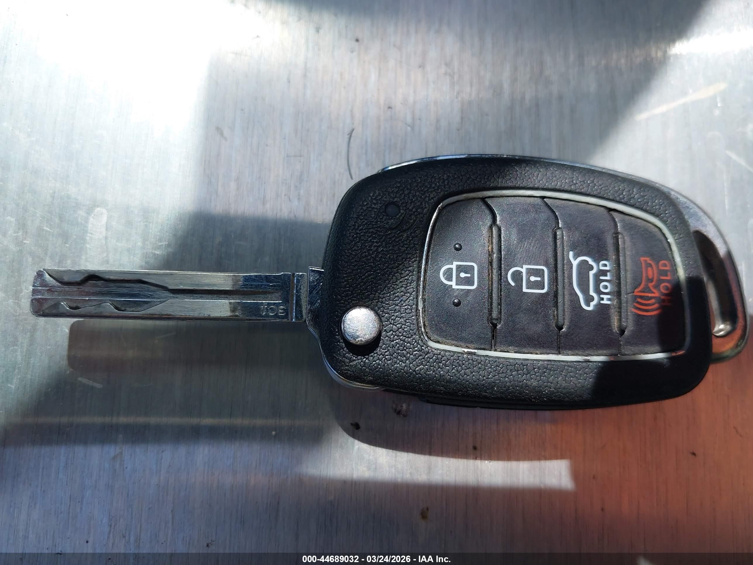HYUNDAI TUCSON image 11