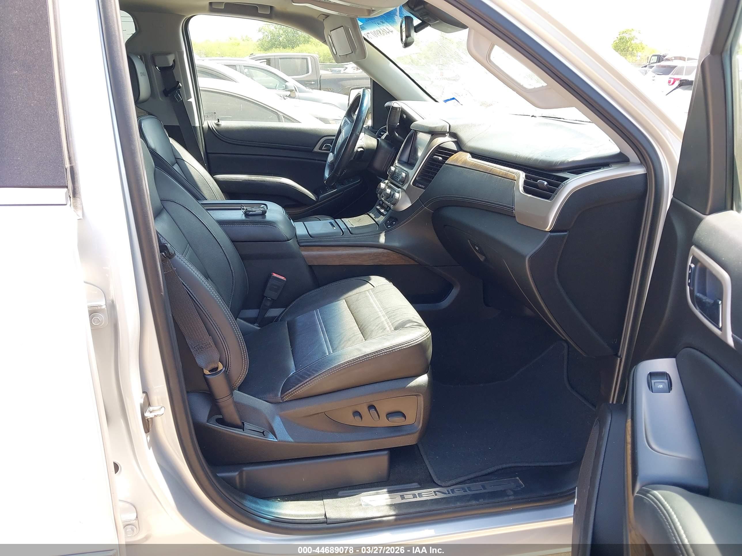 GMC YUKON image 5