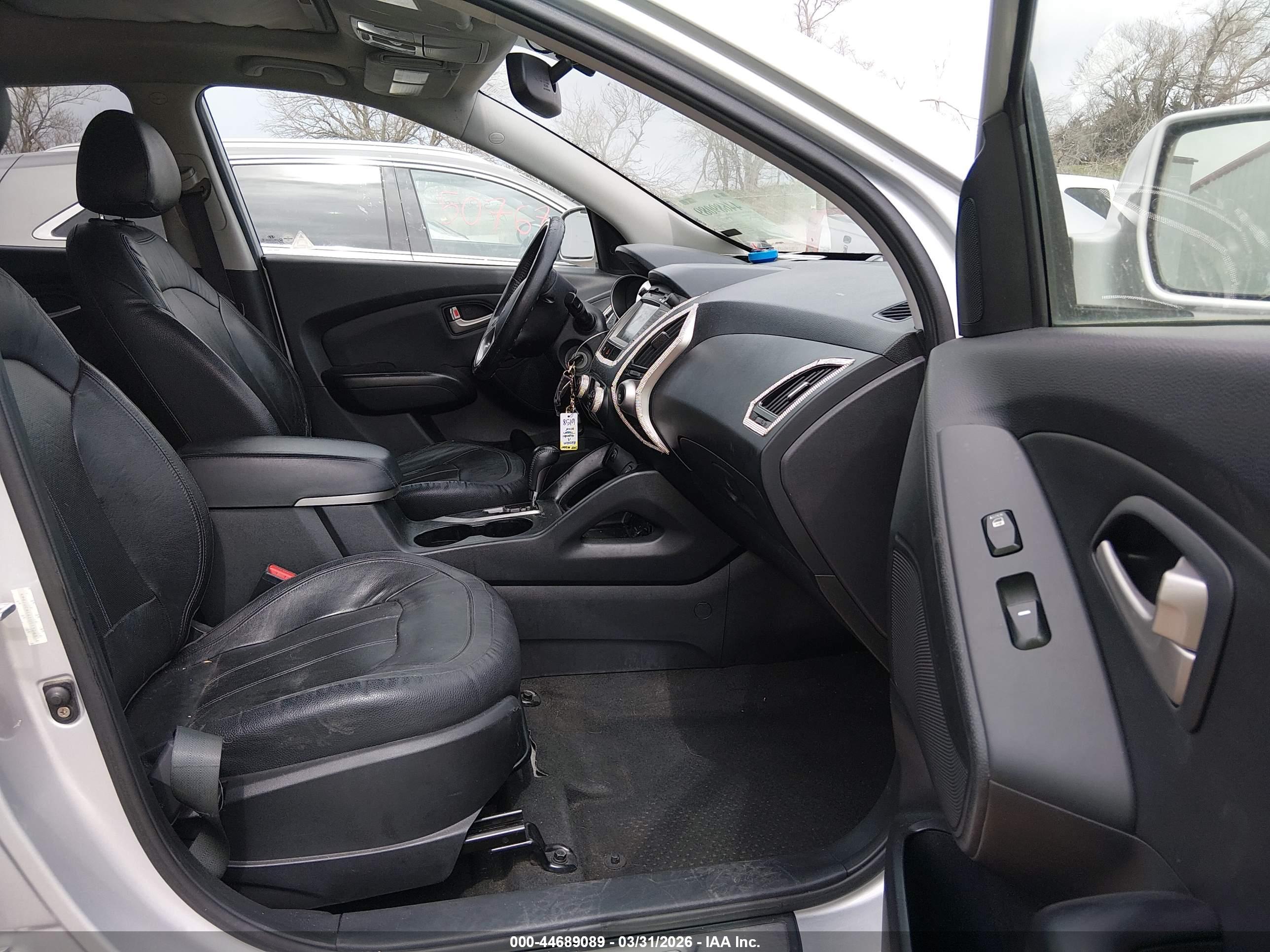 HYUNDAI TUCSON image 5