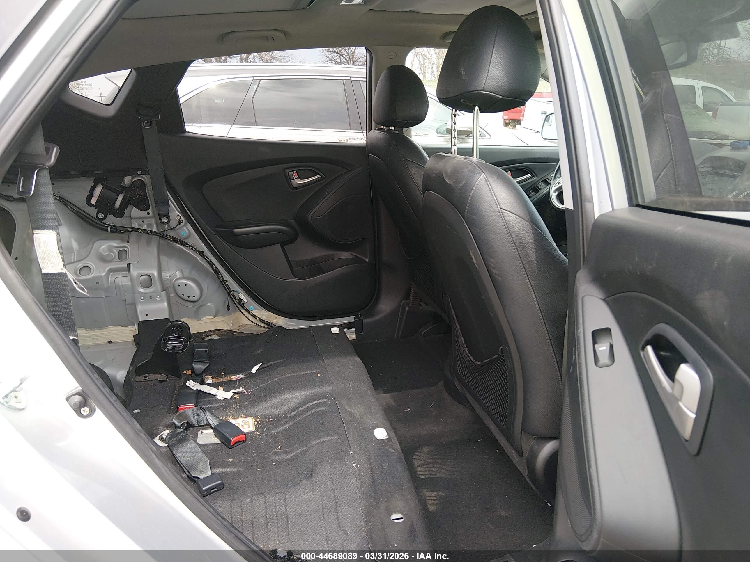 HYUNDAI TUCSON image 8
