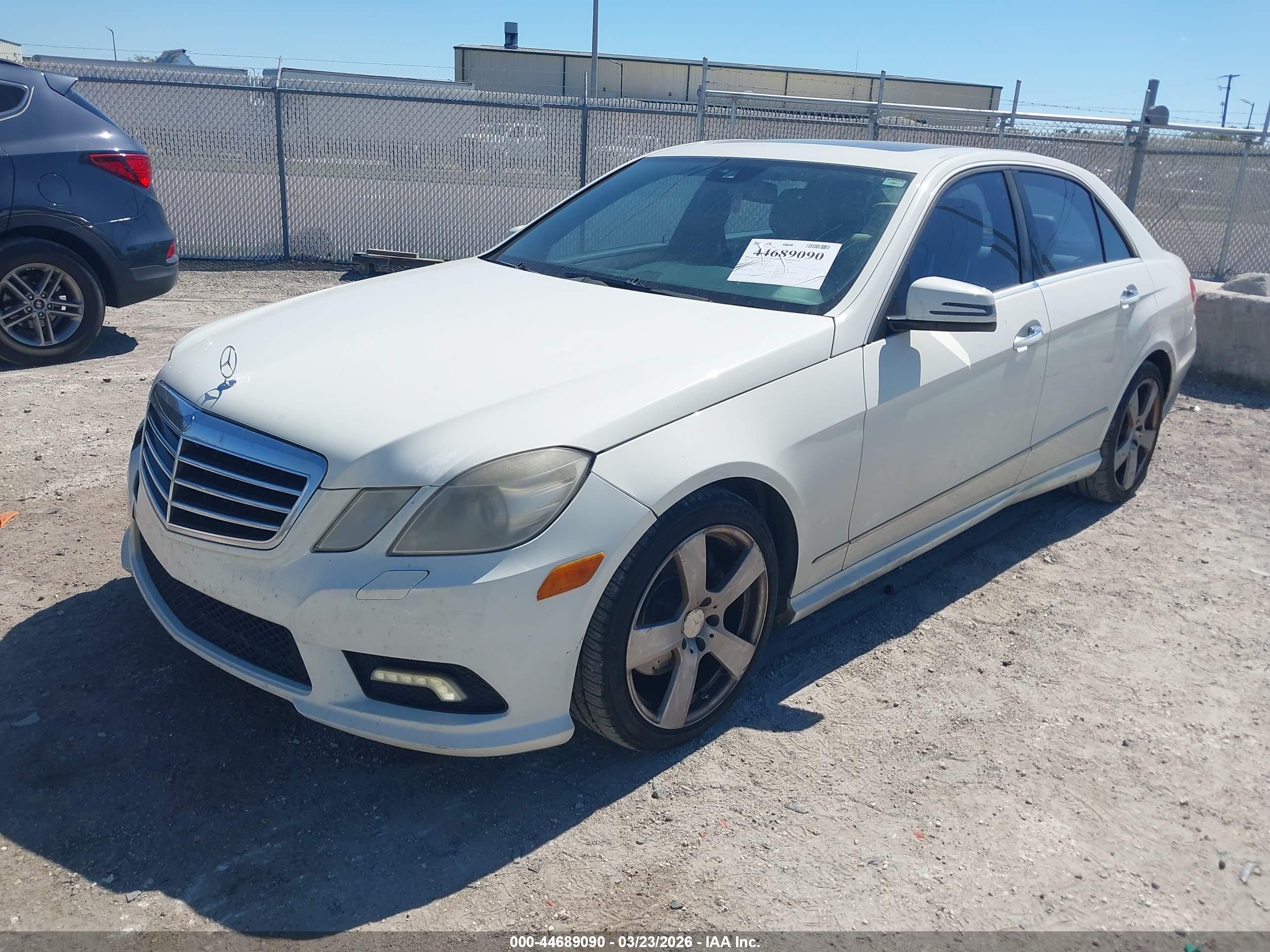 MERCEDES-BENZ E image 2