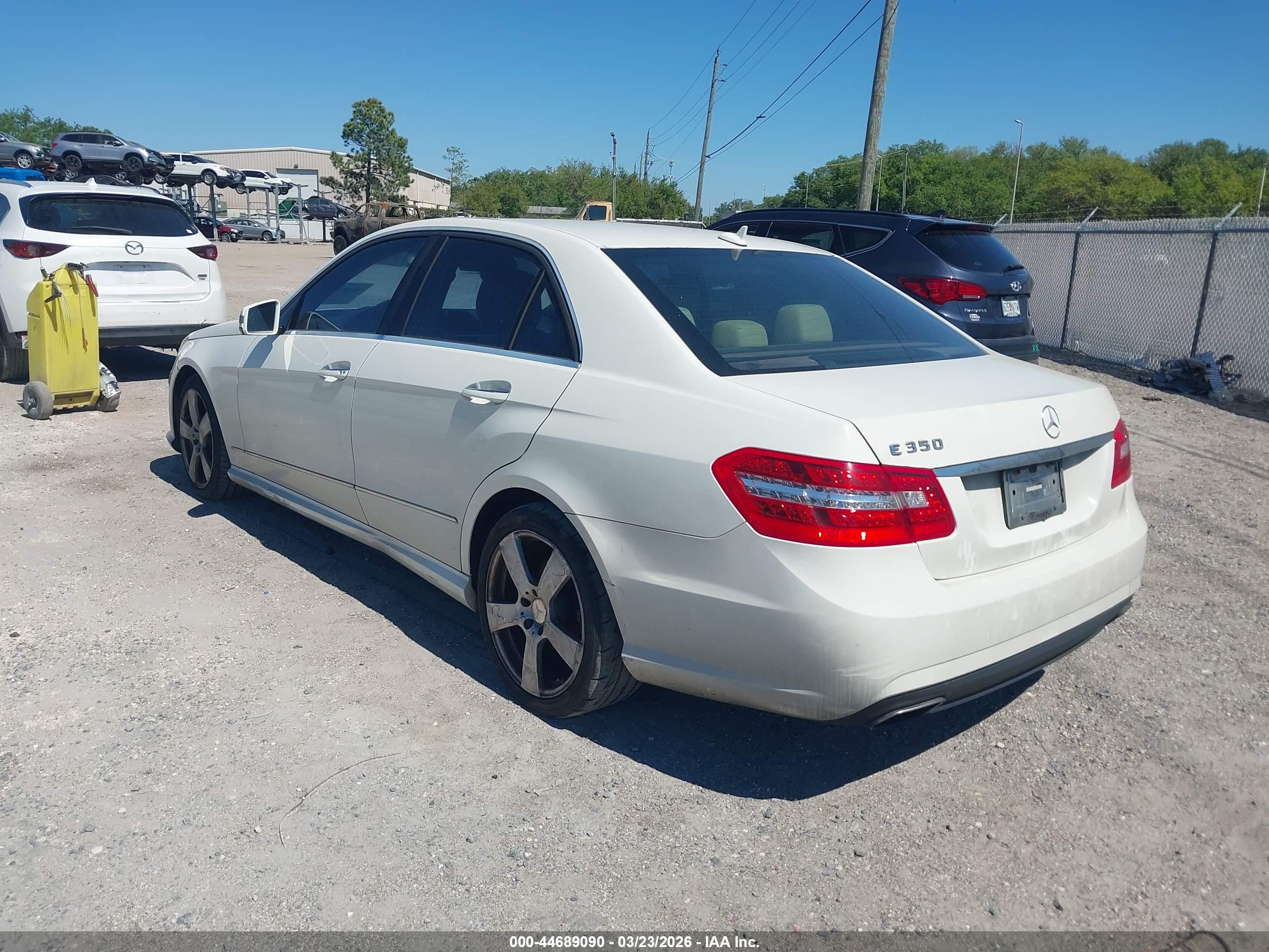 MERCEDES-BENZ E image 3