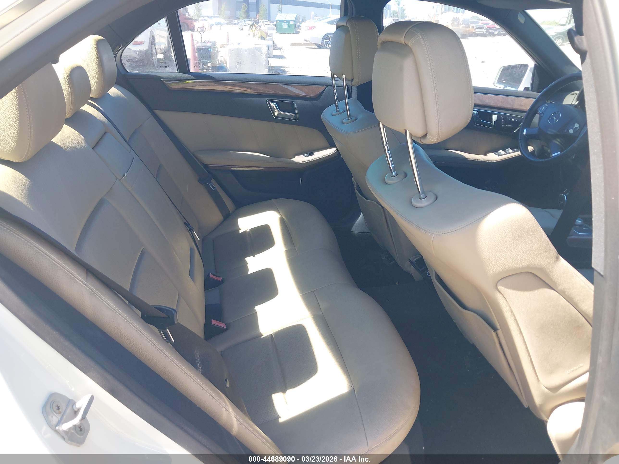 MERCEDES-BENZ E image 8