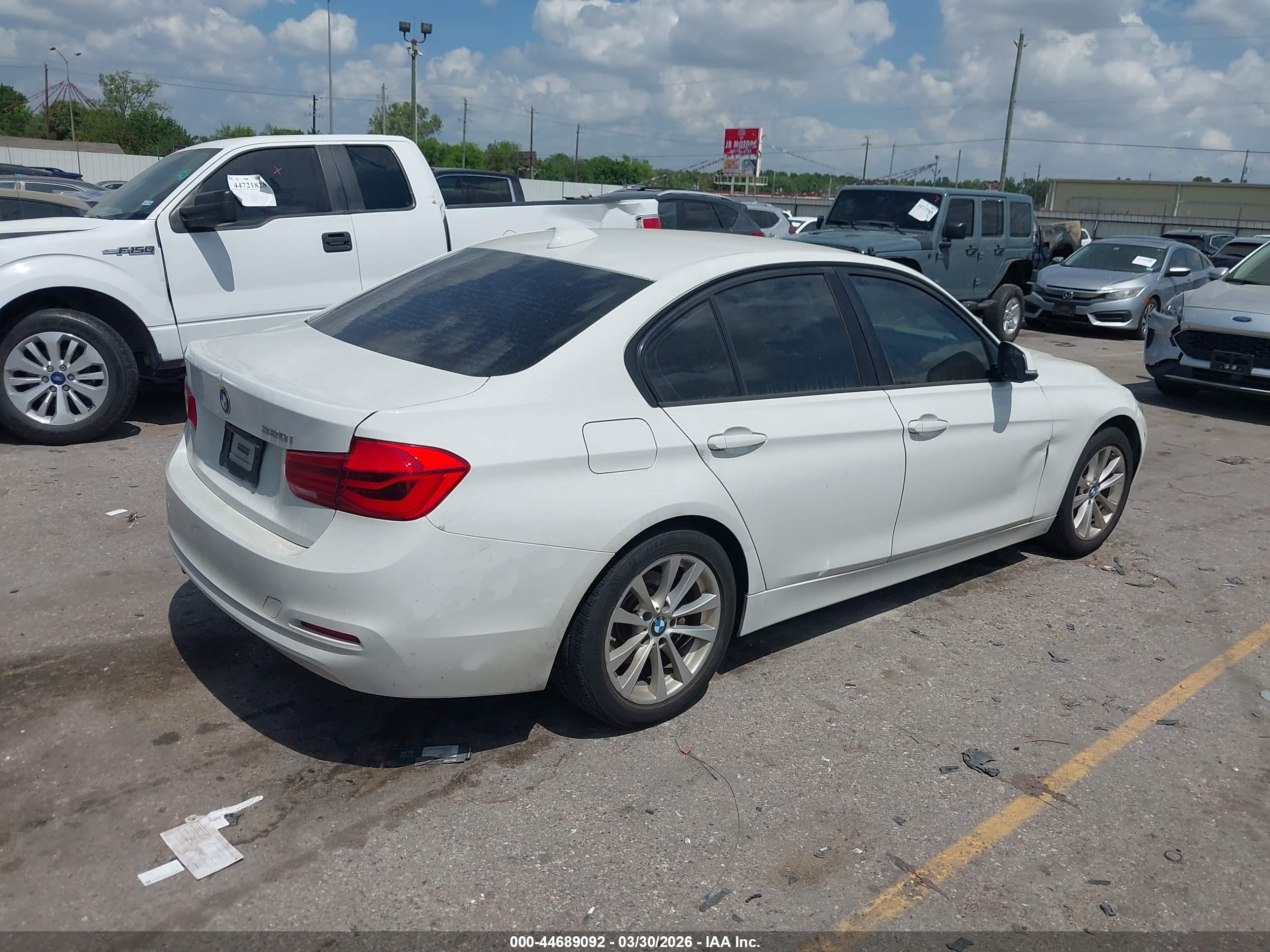 BMW 320I image 4