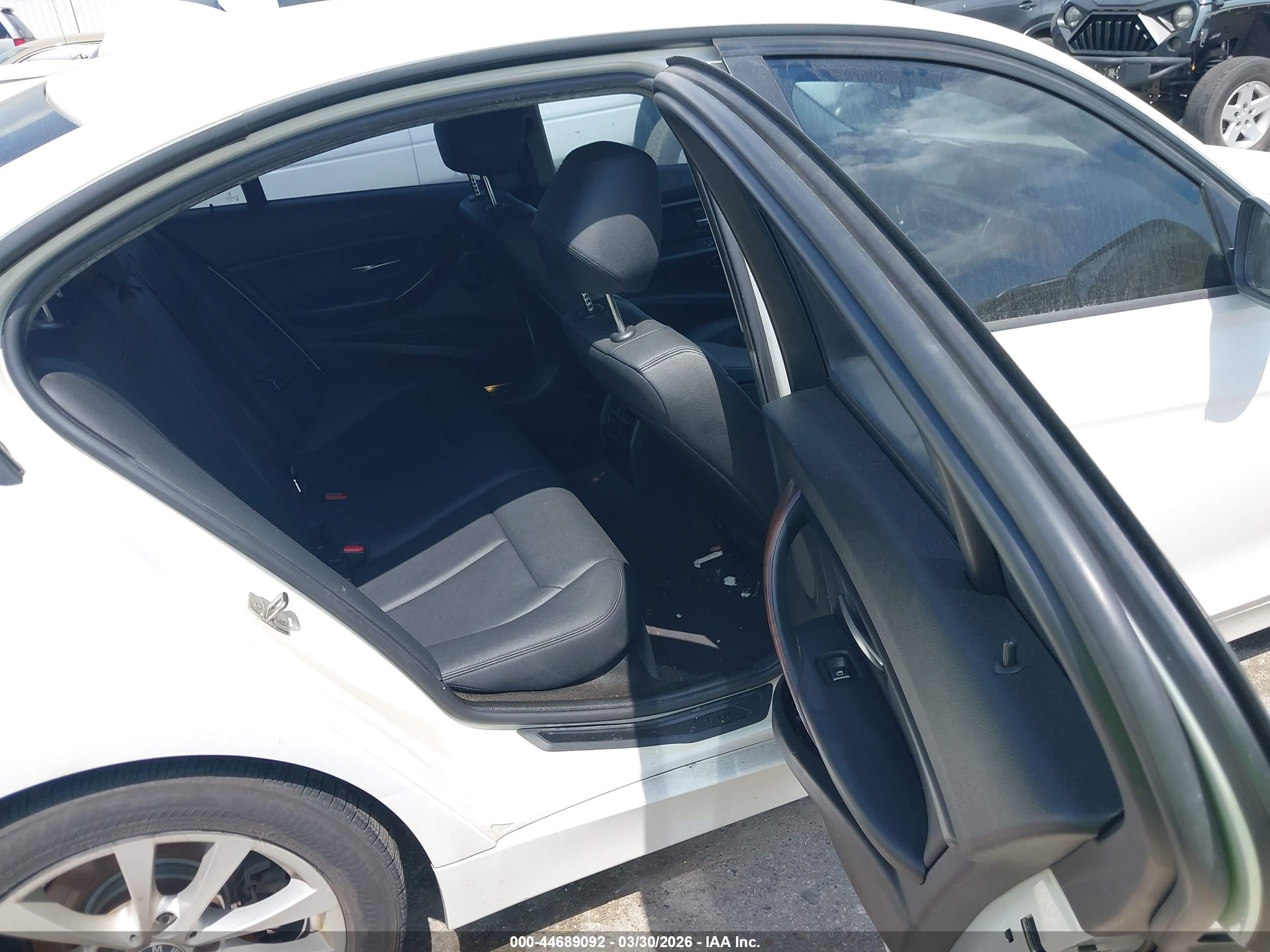 BMW 320I image 8