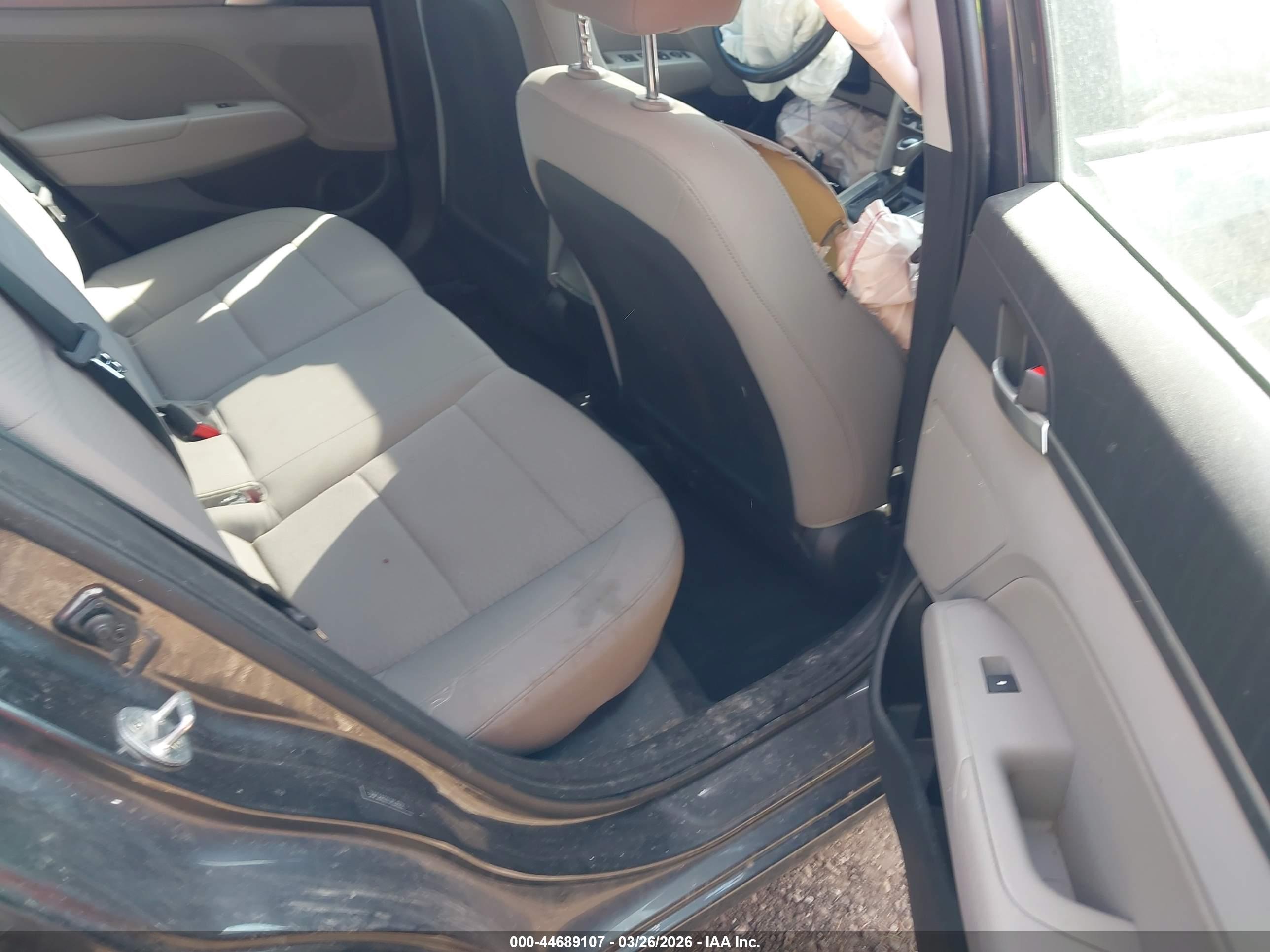 HYUNDAI ELANTRA image 8