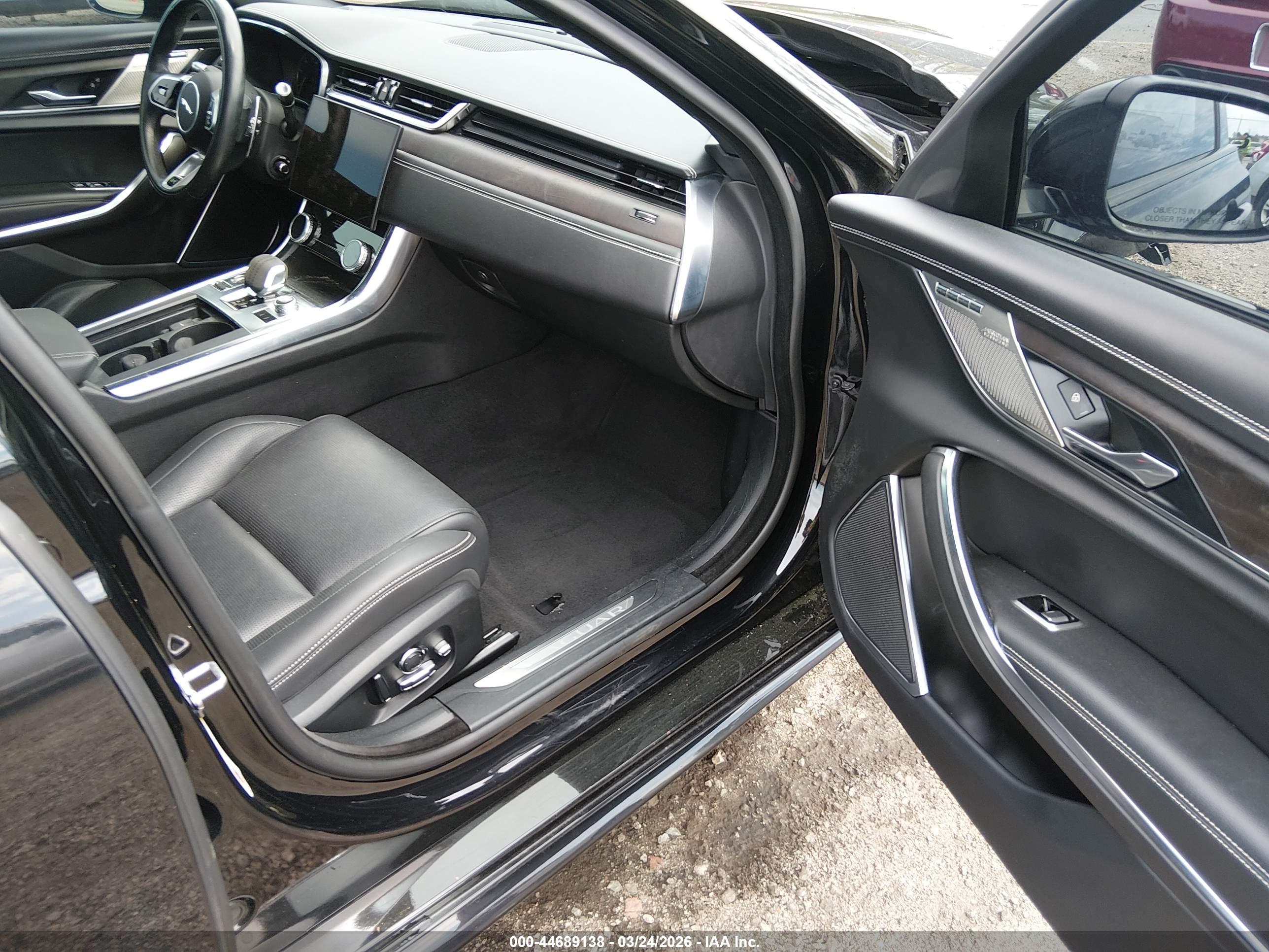 JAGUAR XF image 5