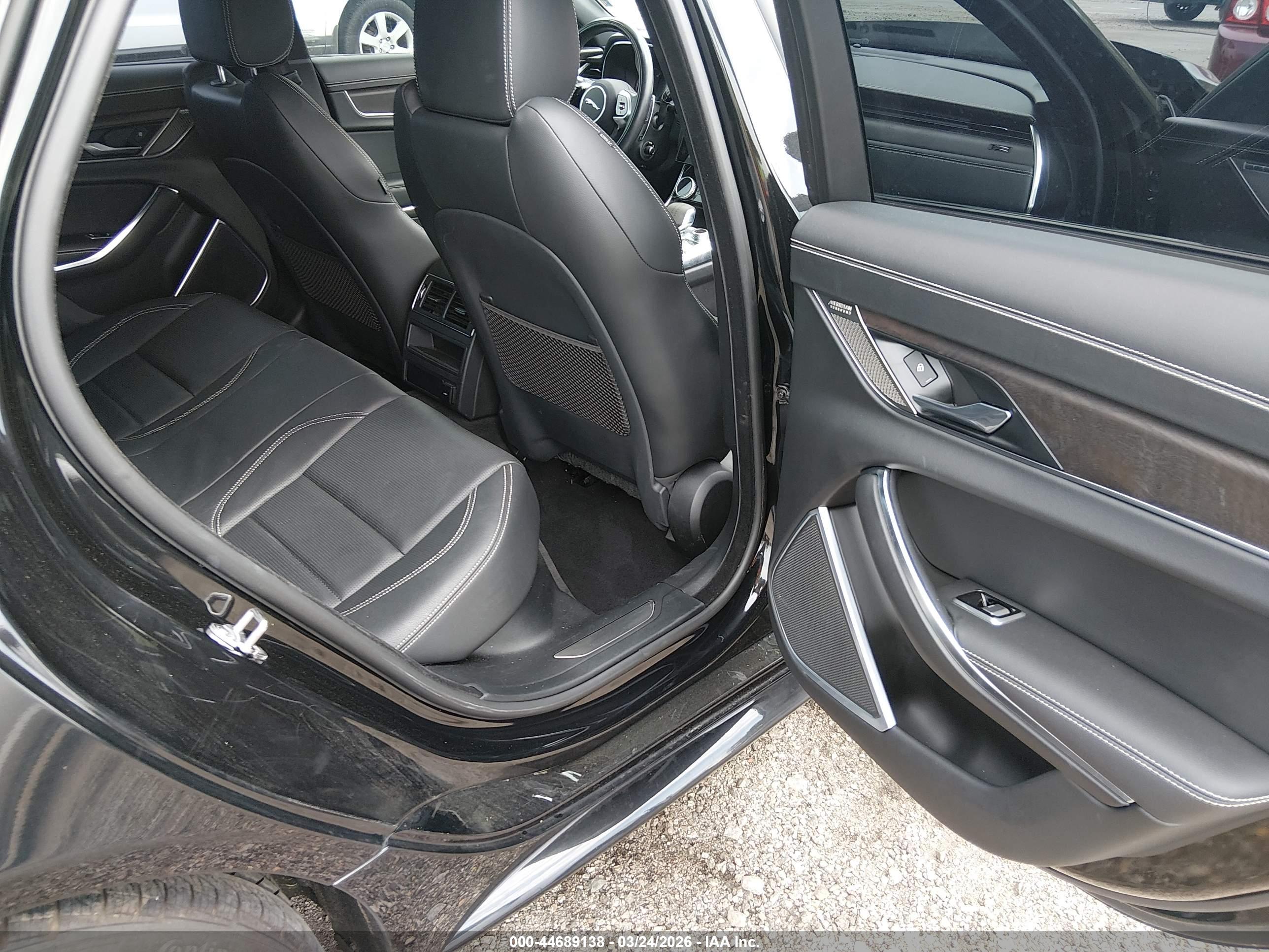 JAGUAR XF image 8