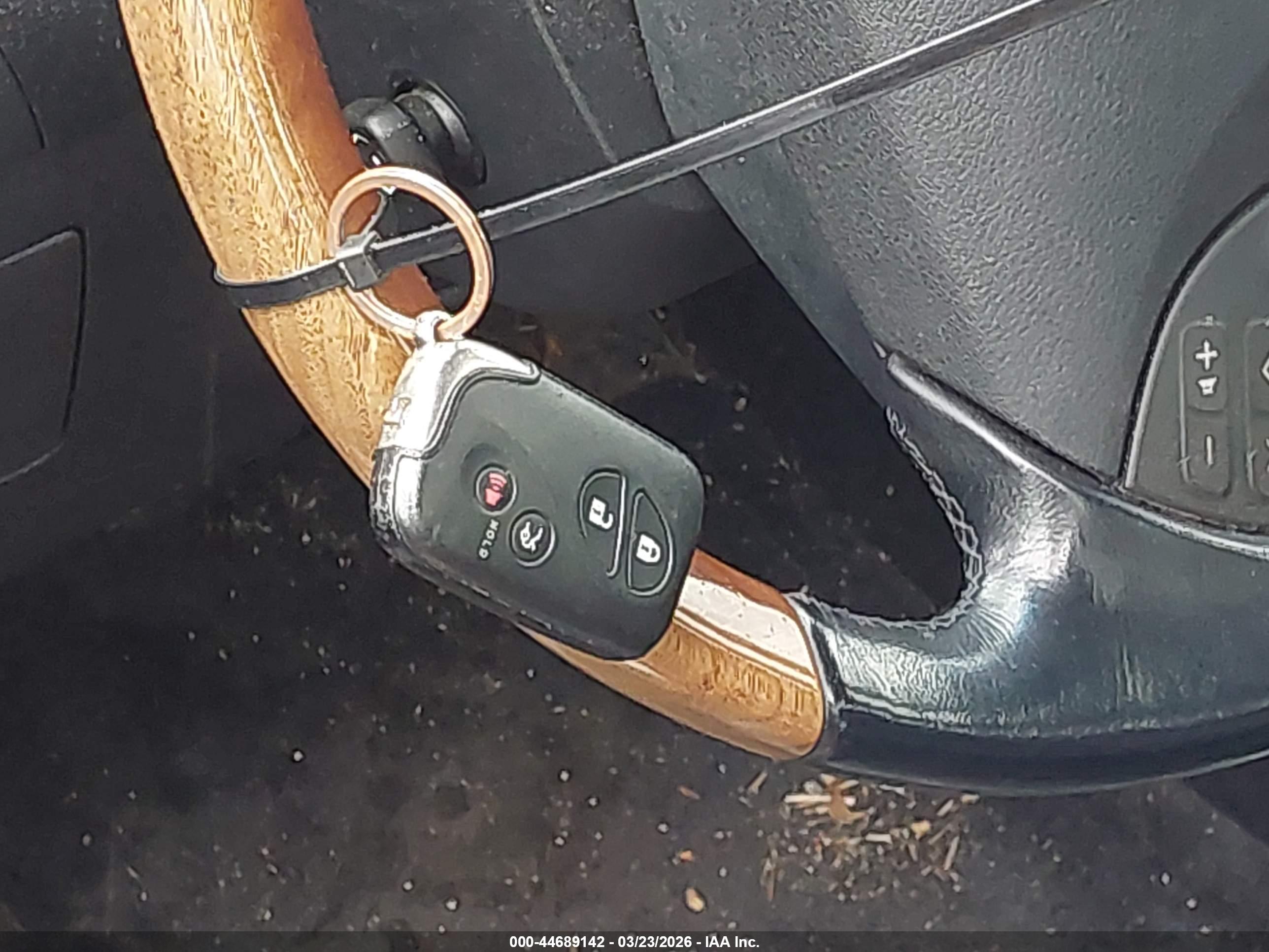 LEXUS ES image 11