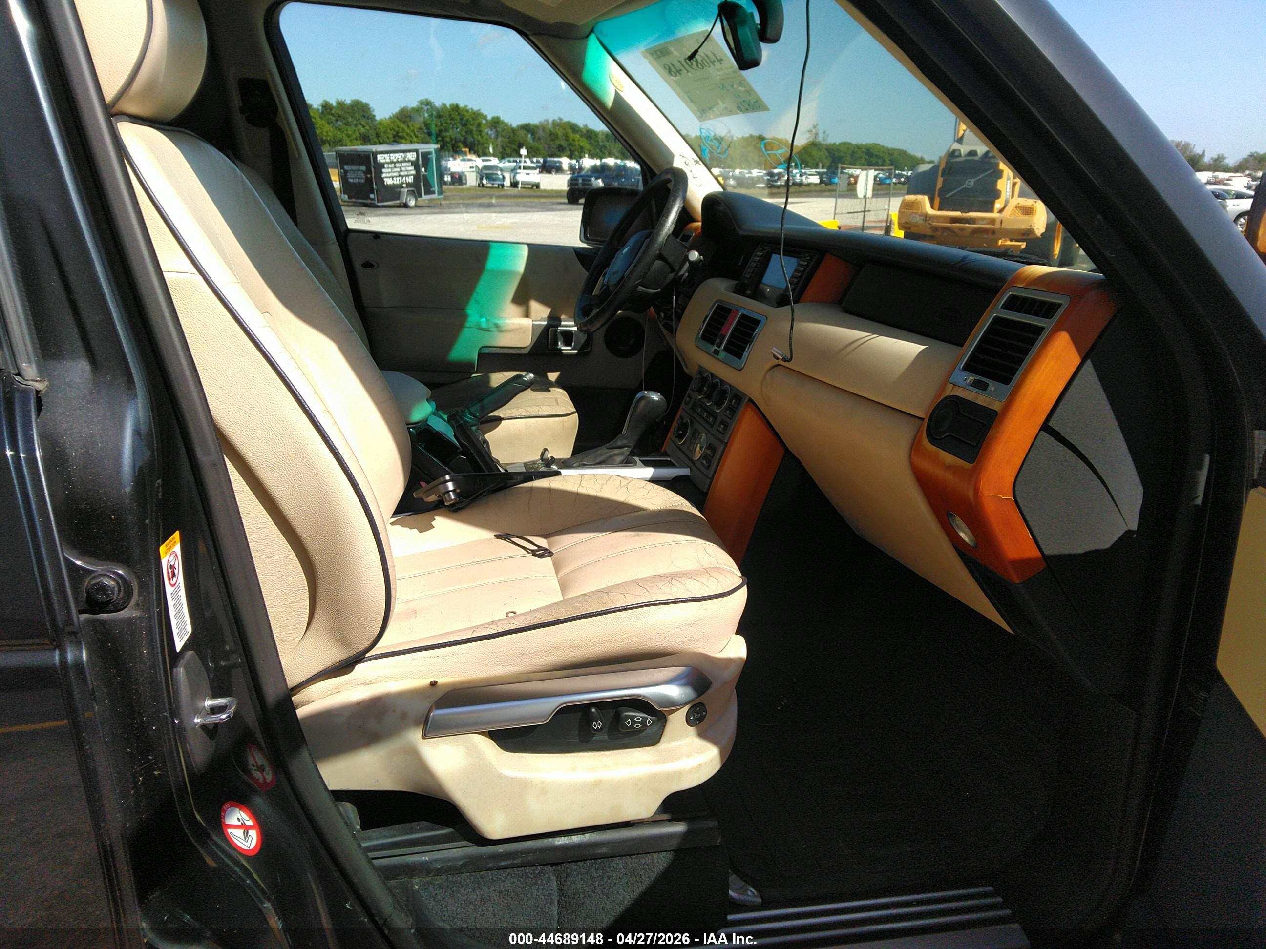 LAND ROVER image 5