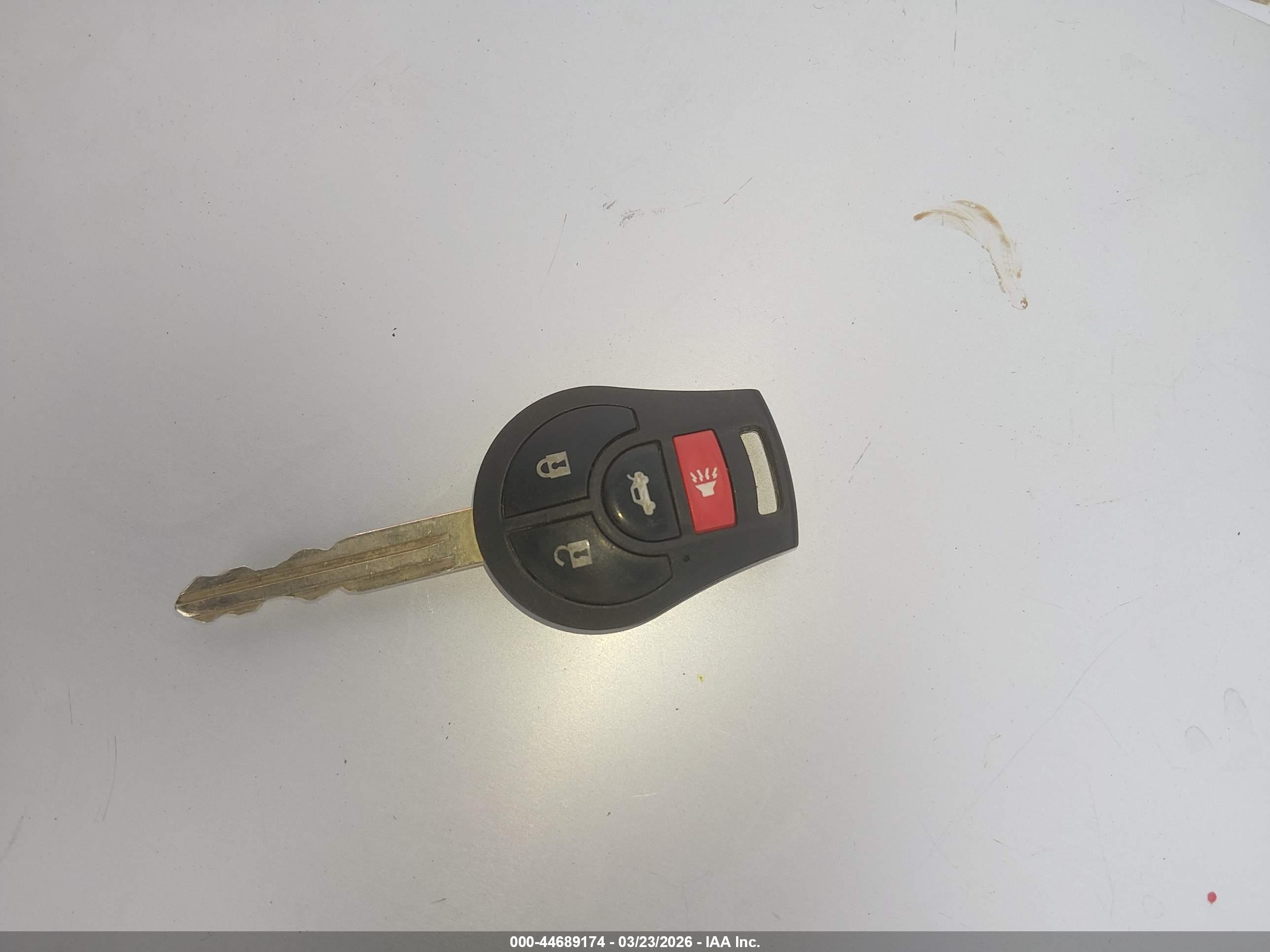 NISSAN VERSA image 11