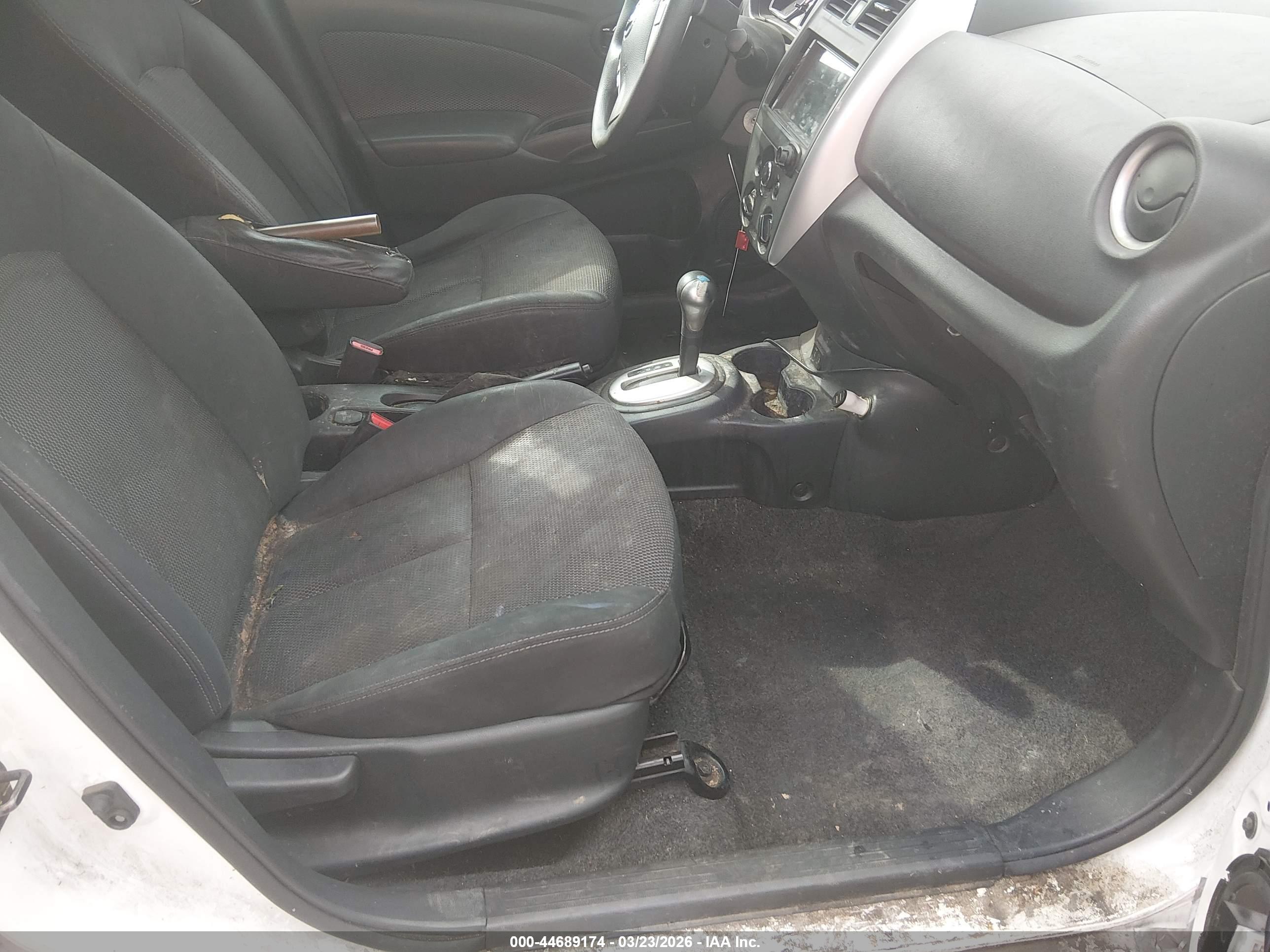 NISSAN VERSA image 5