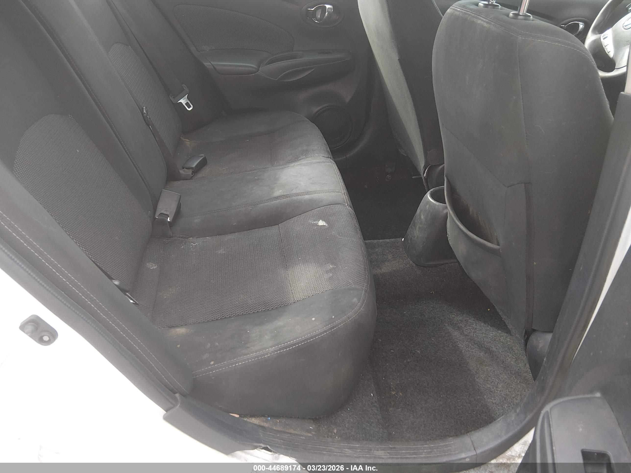 NISSAN VERSA image 8