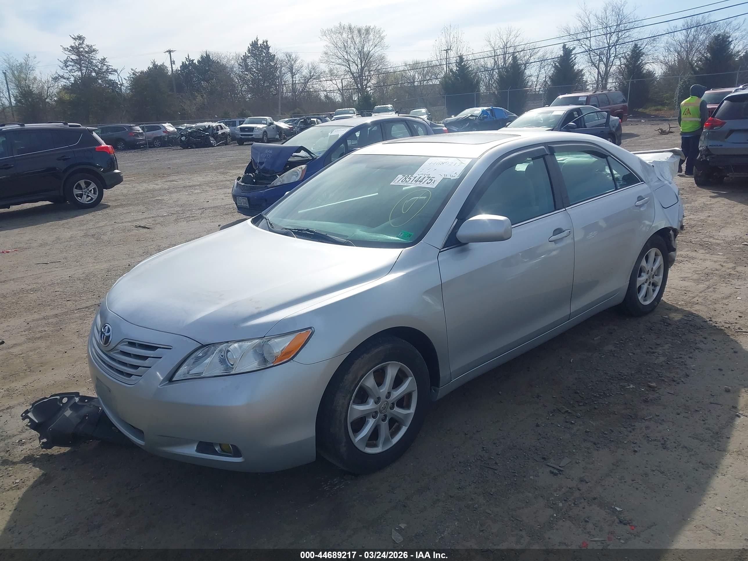 TOYOTA CAMRY image 2