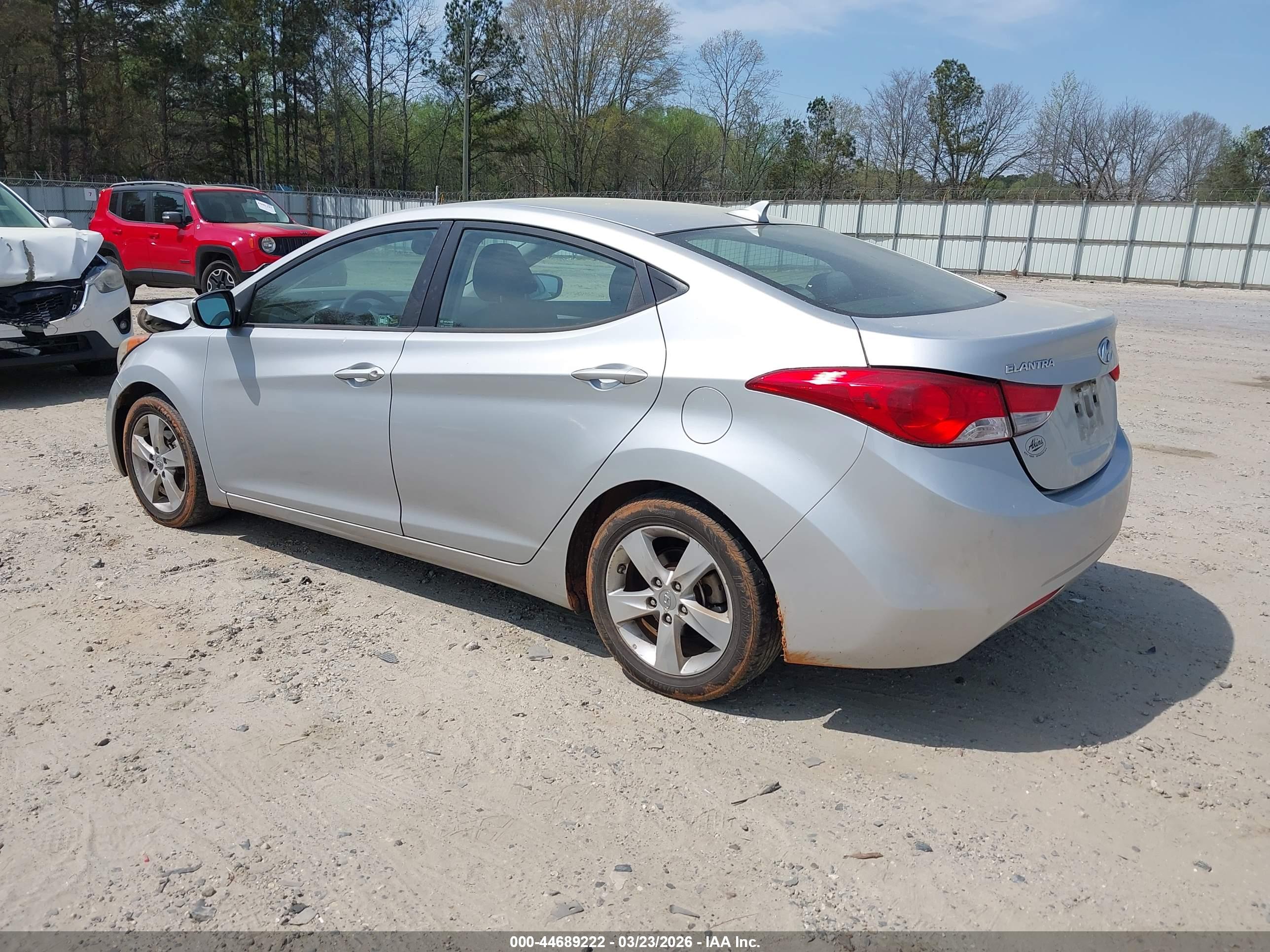 HYUNDAI ELANTRA image 3