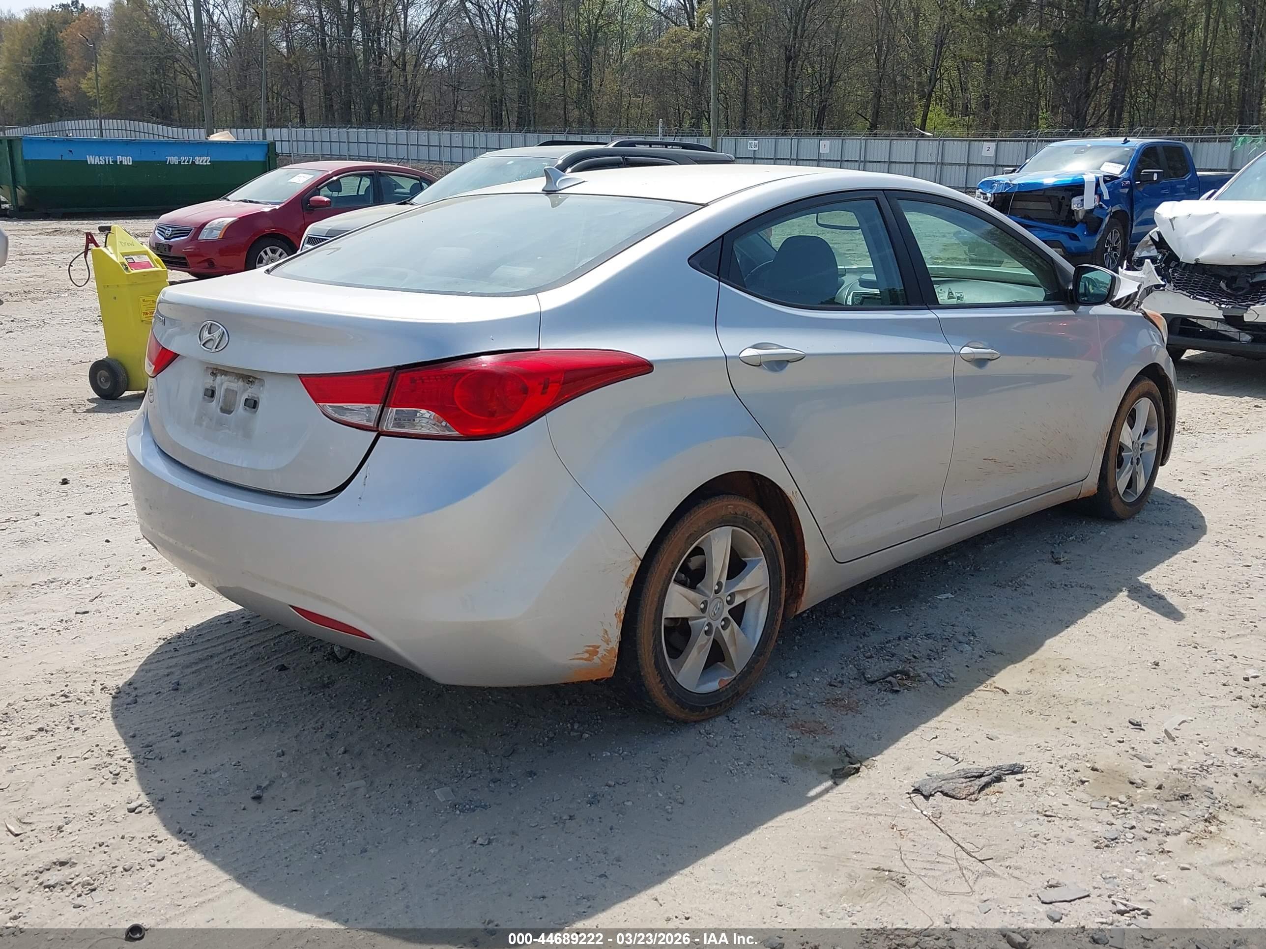 HYUNDAI ELANTRA image 4