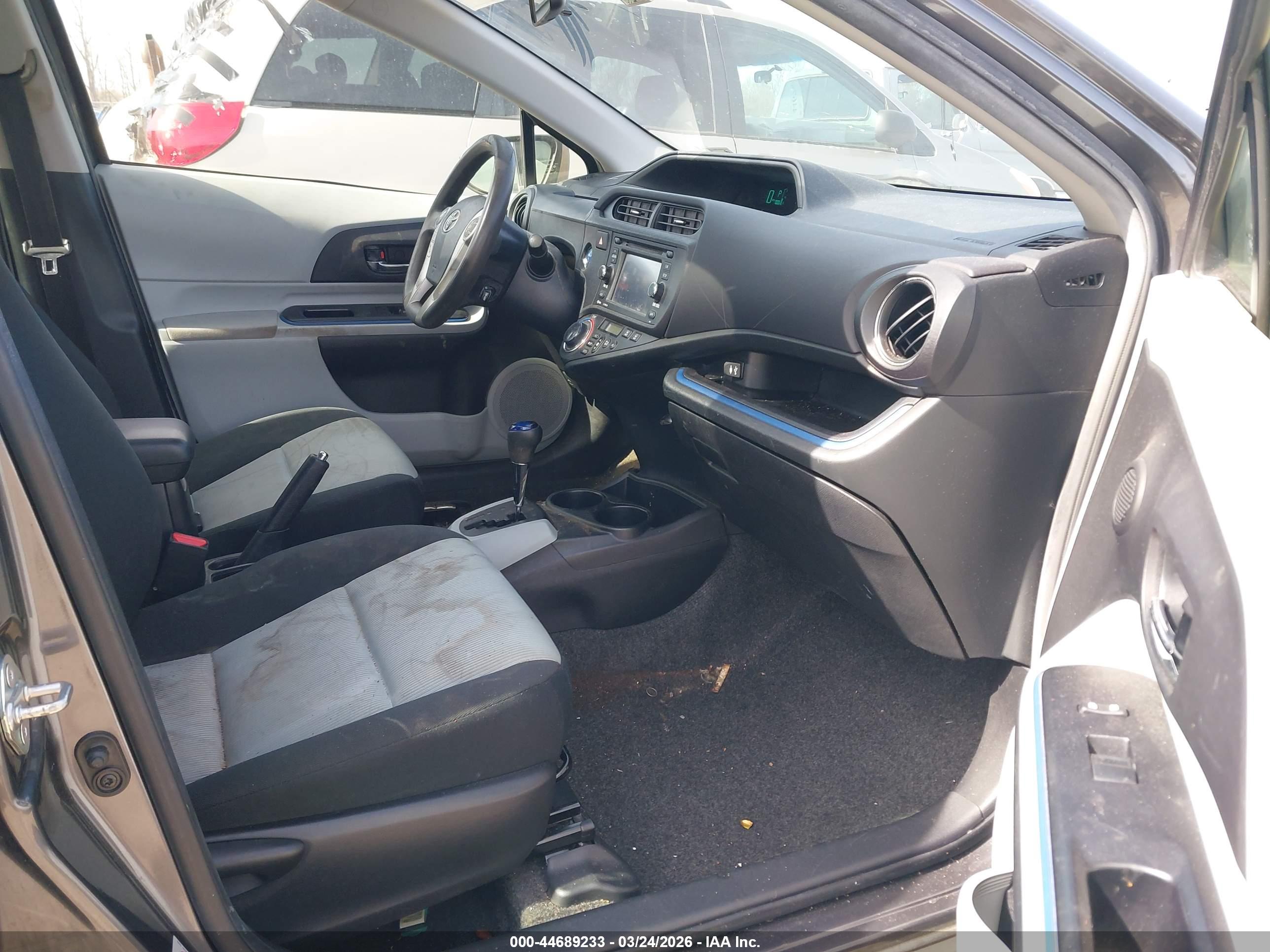 TOYOTA PRIUS image 5