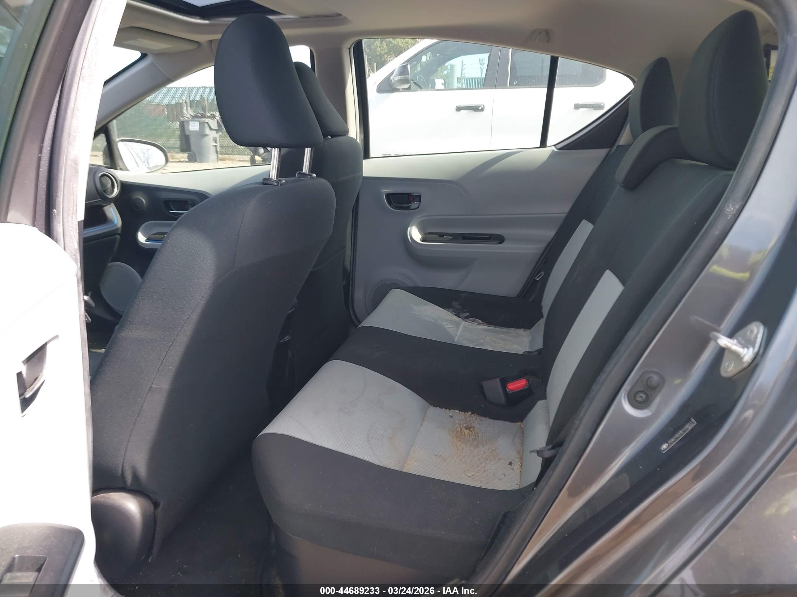 TOYOTA PRIUS image 8