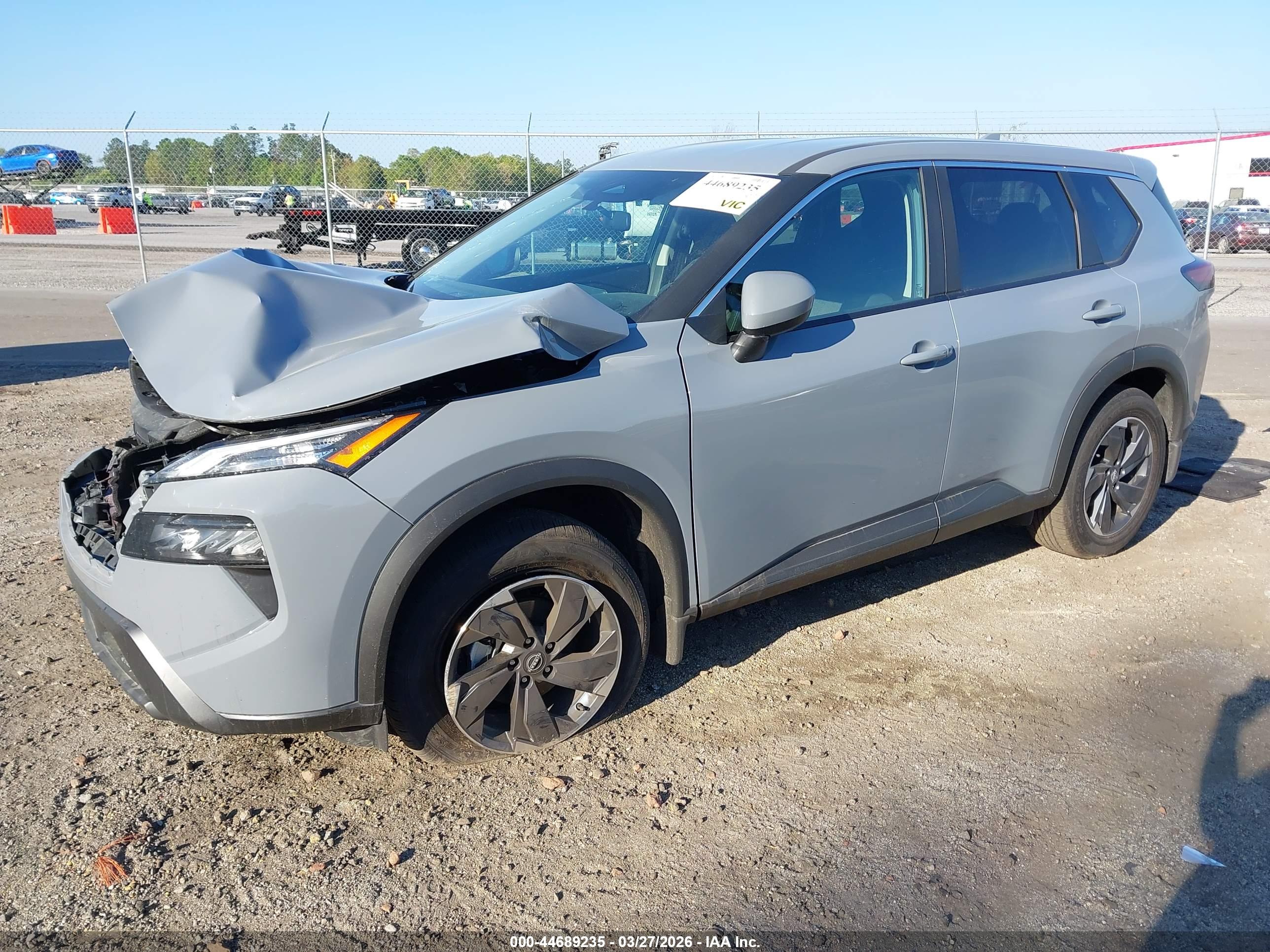 NISSAN ROGUE image 2