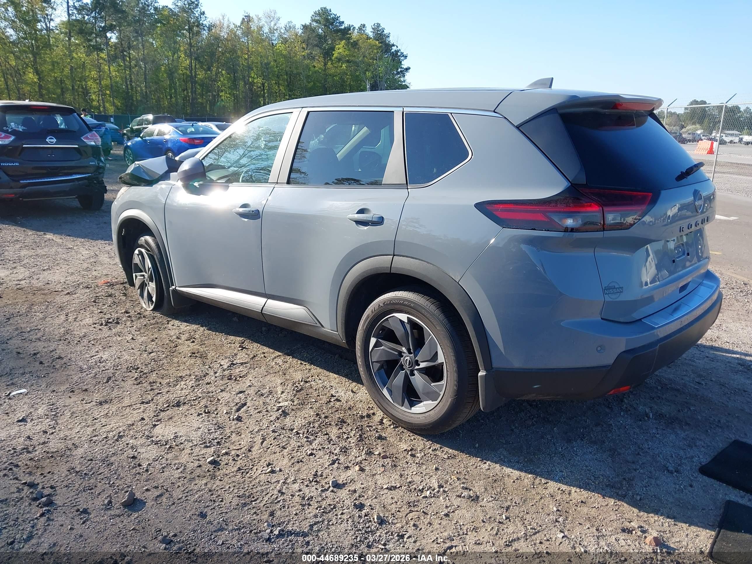 NISSAN ROGUE image 3